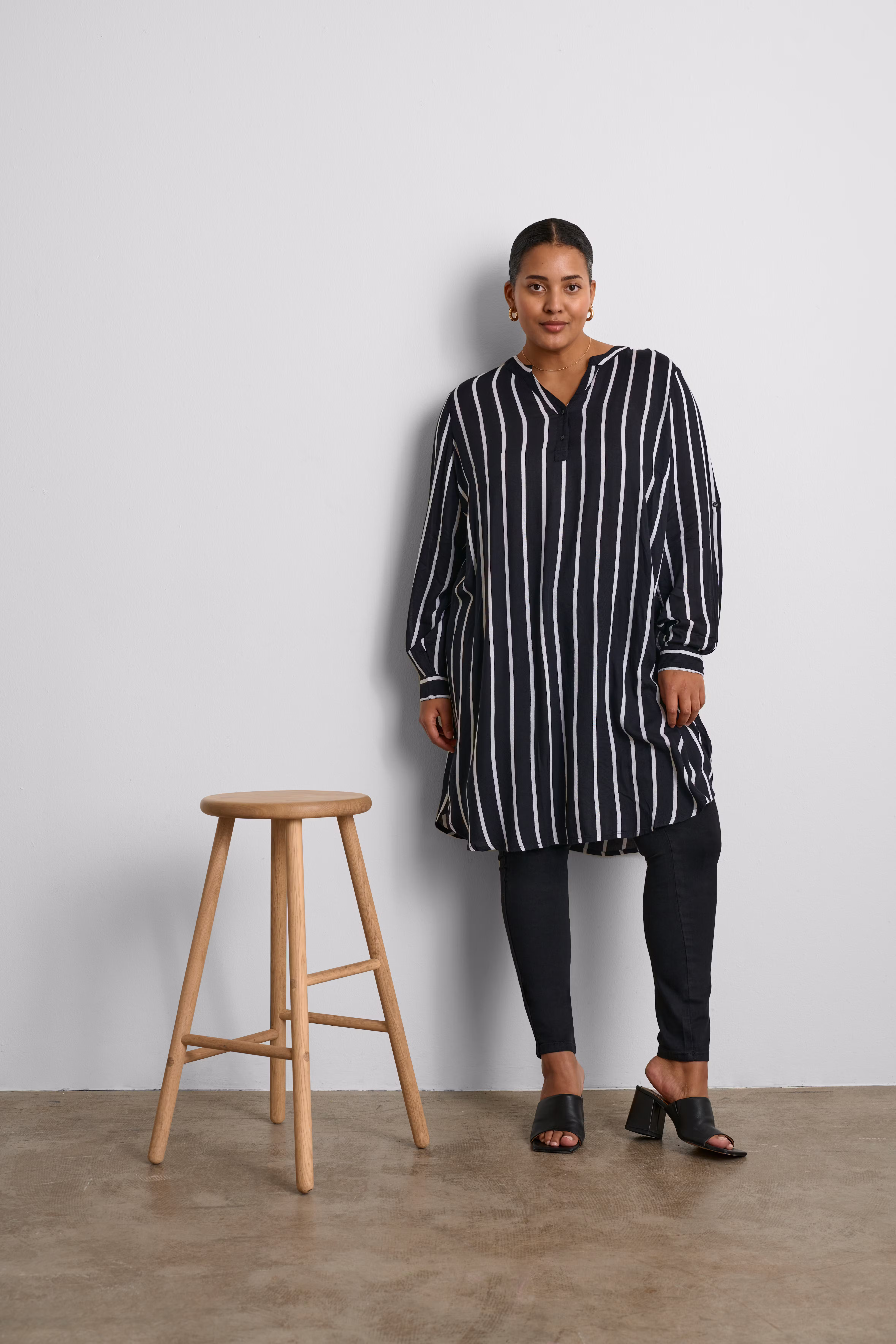 KCmilana Kleid LOCATION NONE 10580625-100596