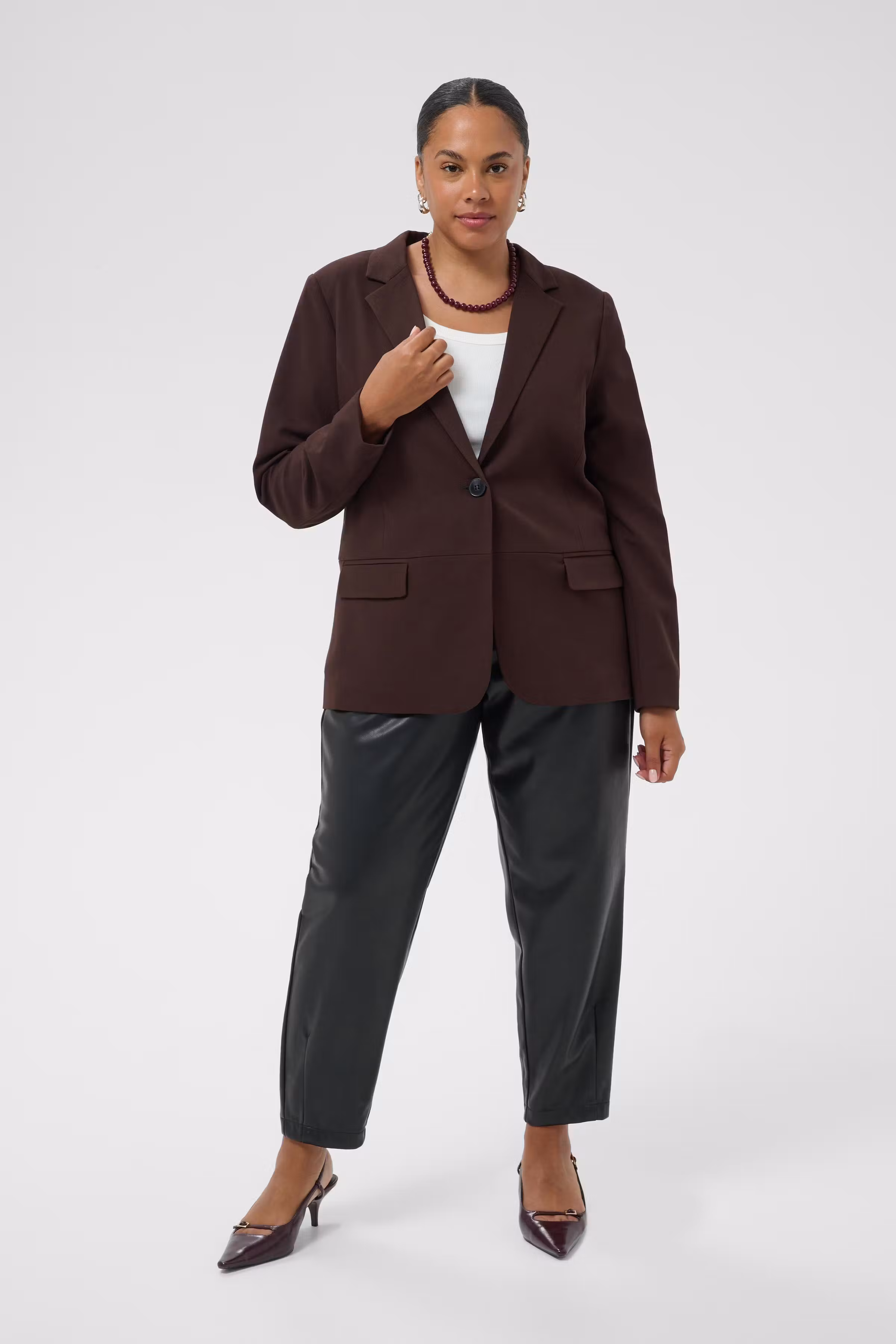 KCsakira Blazer LOOKBOOK FRONT 10580933-190915
