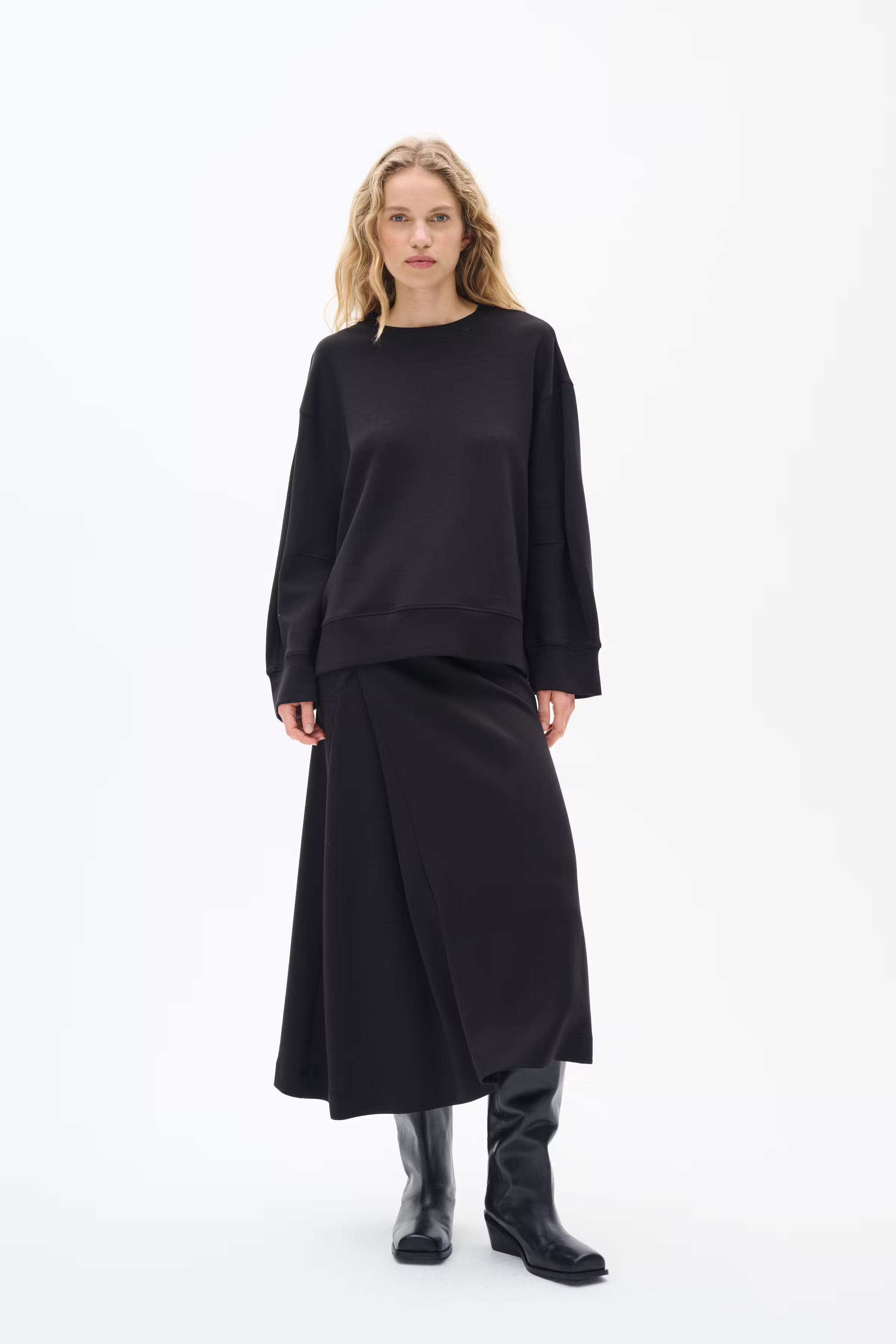 AnniehIW T-shirt LOOKBOOK FRONT 30110204-194008