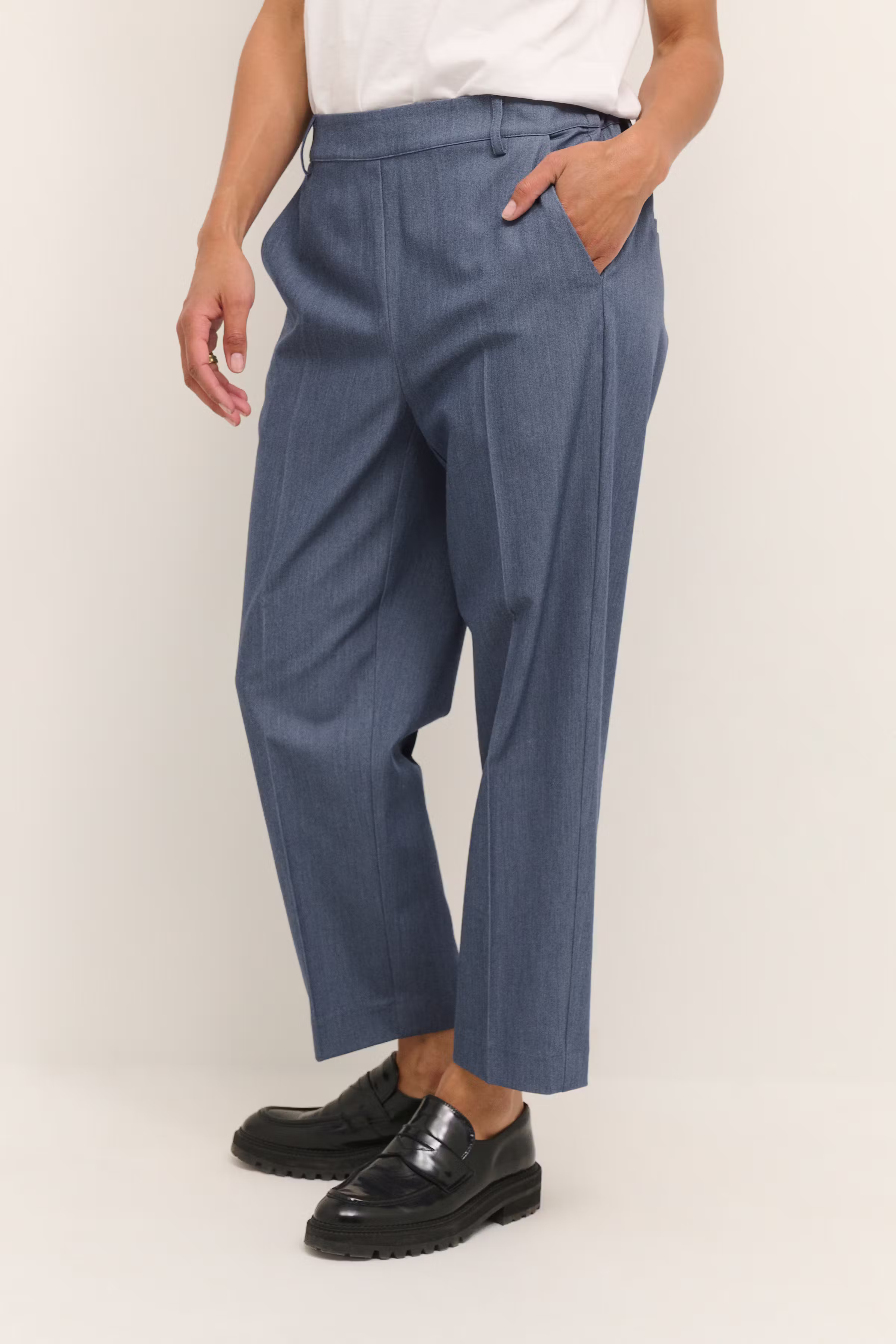 KAsakura Cropped Pants LOOKBOOK FRONT 10506127-193929