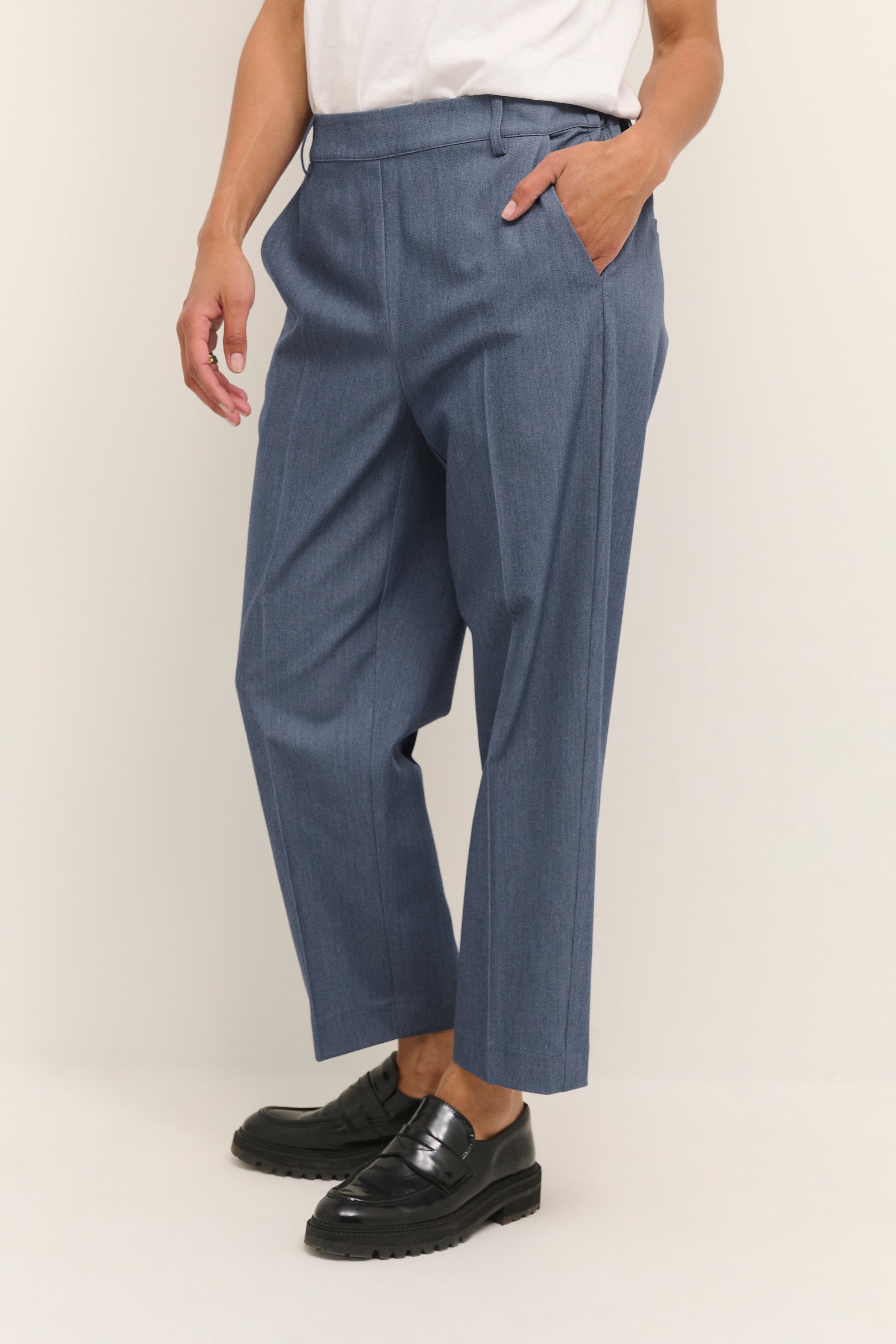 KAsakura Cropped Pants LOOKBOOK FRONT 10506127-193929