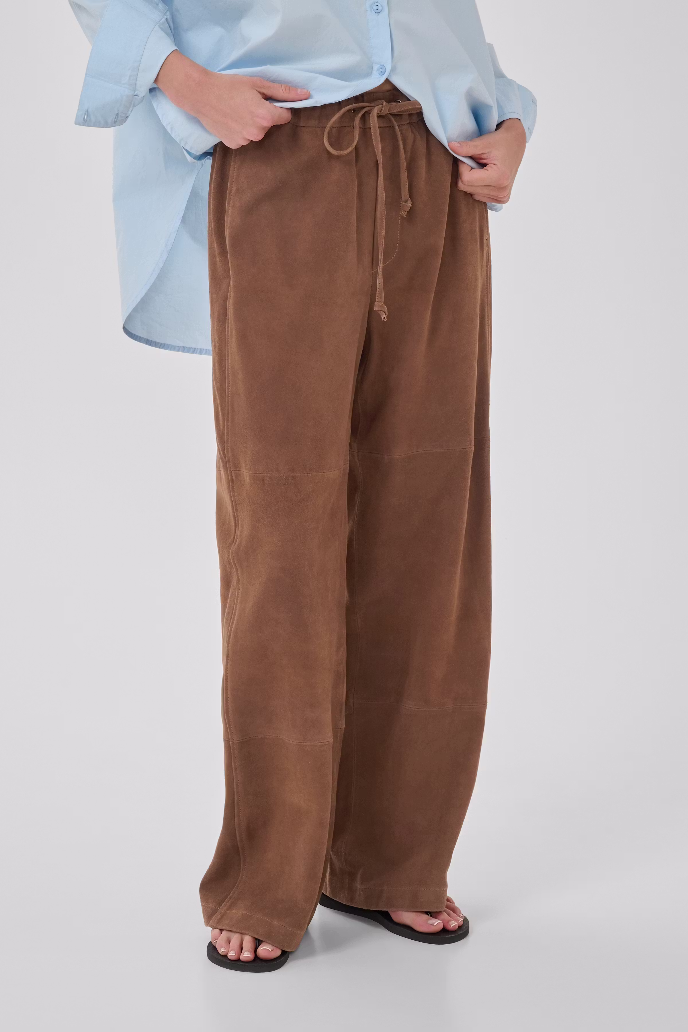 PetraMW Wildlederhose LOOKBOOK FRONT 10705272-108114