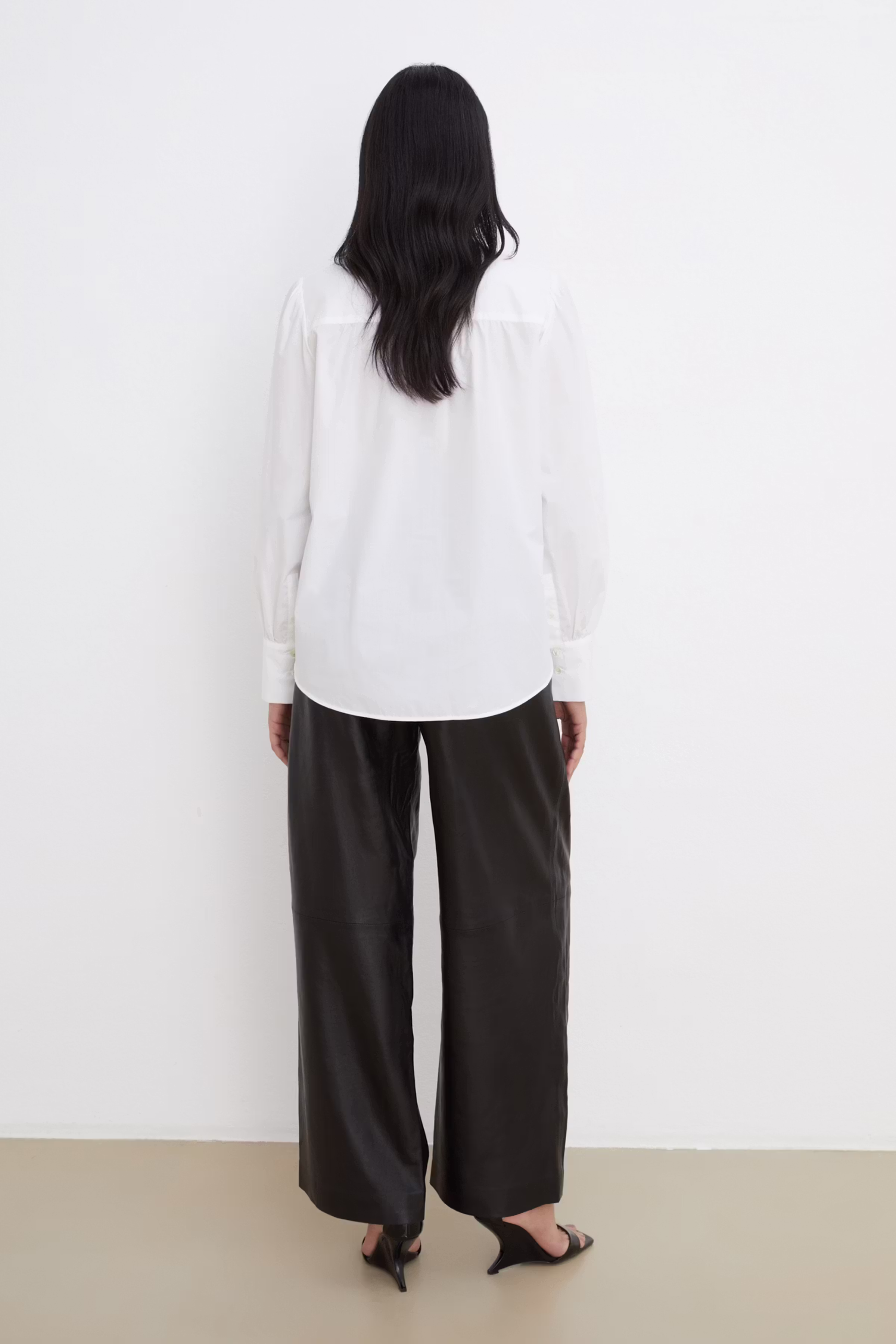 IOESTELLE Bluse LOOKBOOK BACK 30600269-WH001