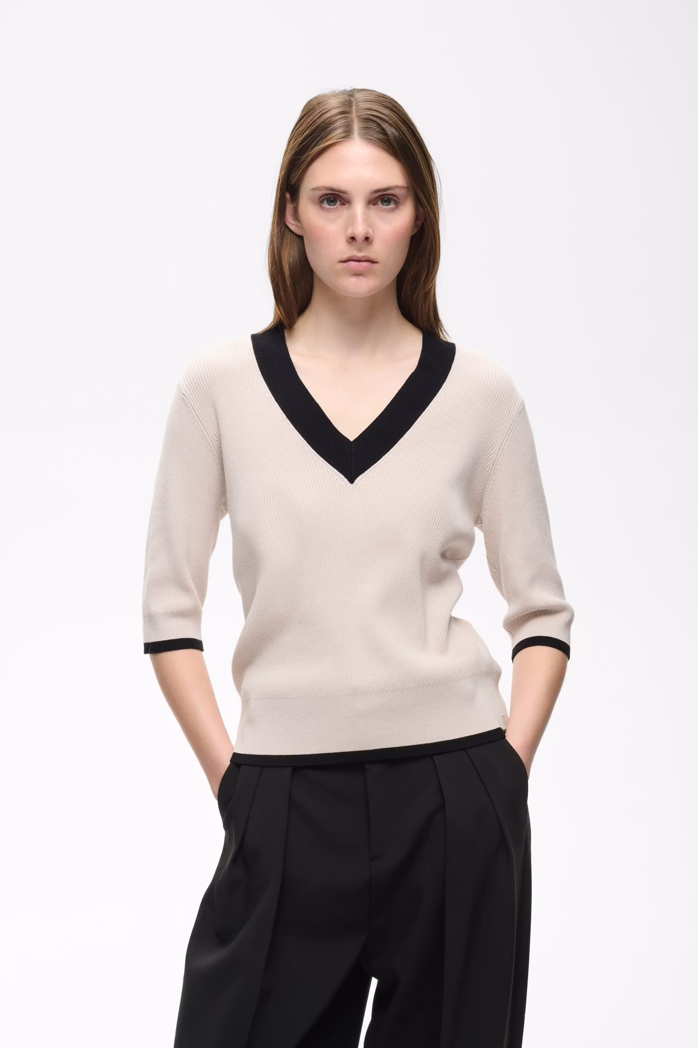 LeenahIW V-Neck Pullover LOOKBOOK FRONT 30110675-130403