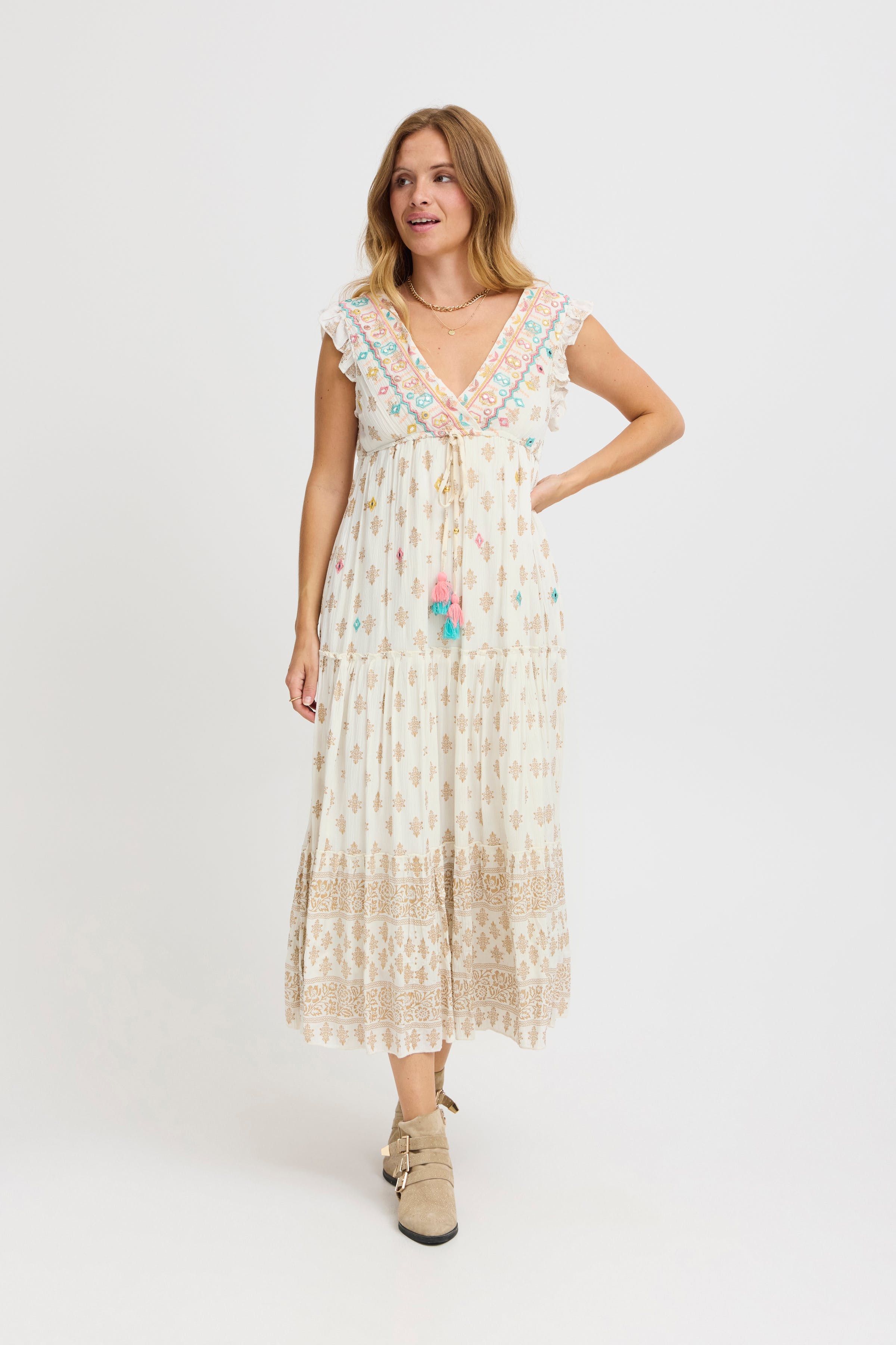 SBKAETE Kjole LOOKBOOK FRONT 22100668-110105