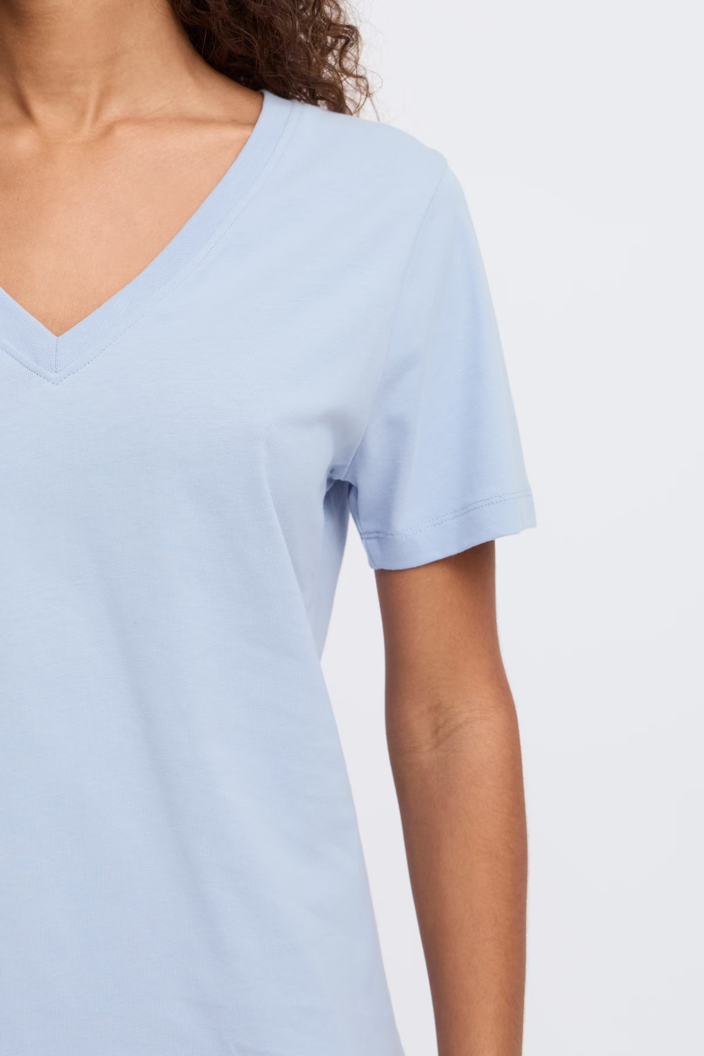 IHPALMER V-neck T-shirt LOOKBOOK DETAIL 20120348-143912