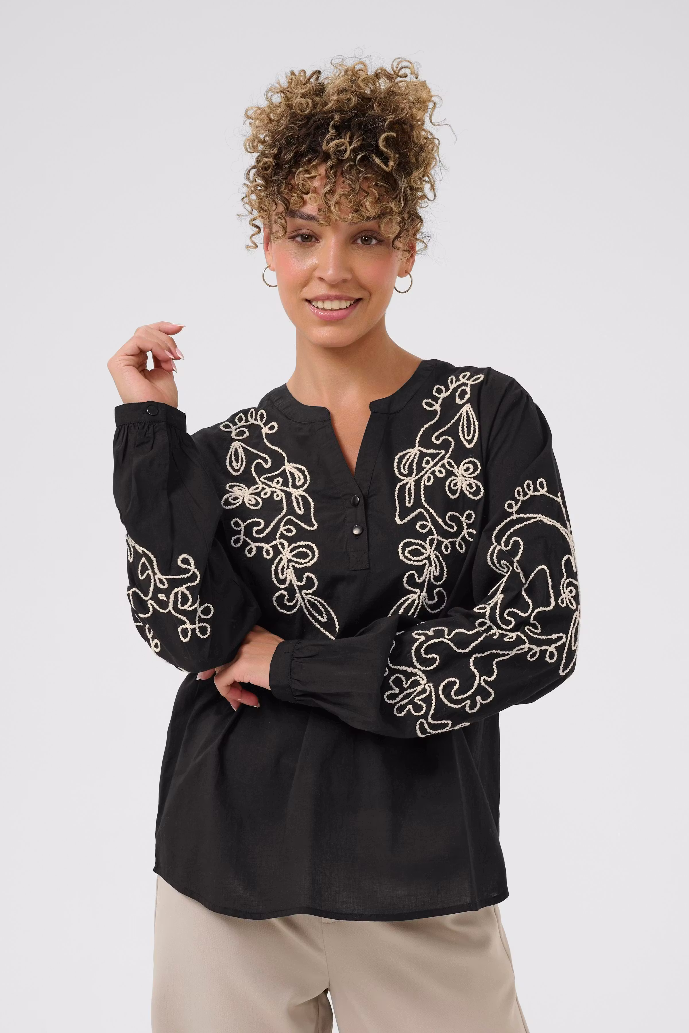 CRVia Blouse LOOKBOOK FRONT 10614398-100120