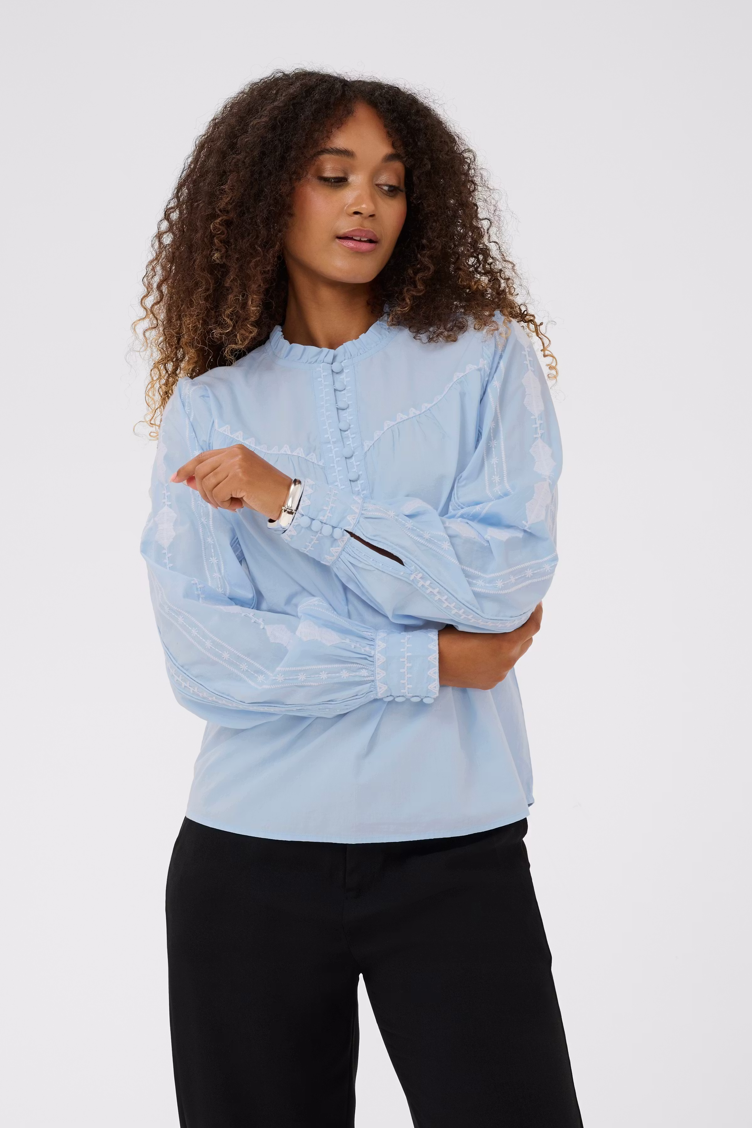 CRGwen Blouse LOOKBOOK FRONT 10613168-144115