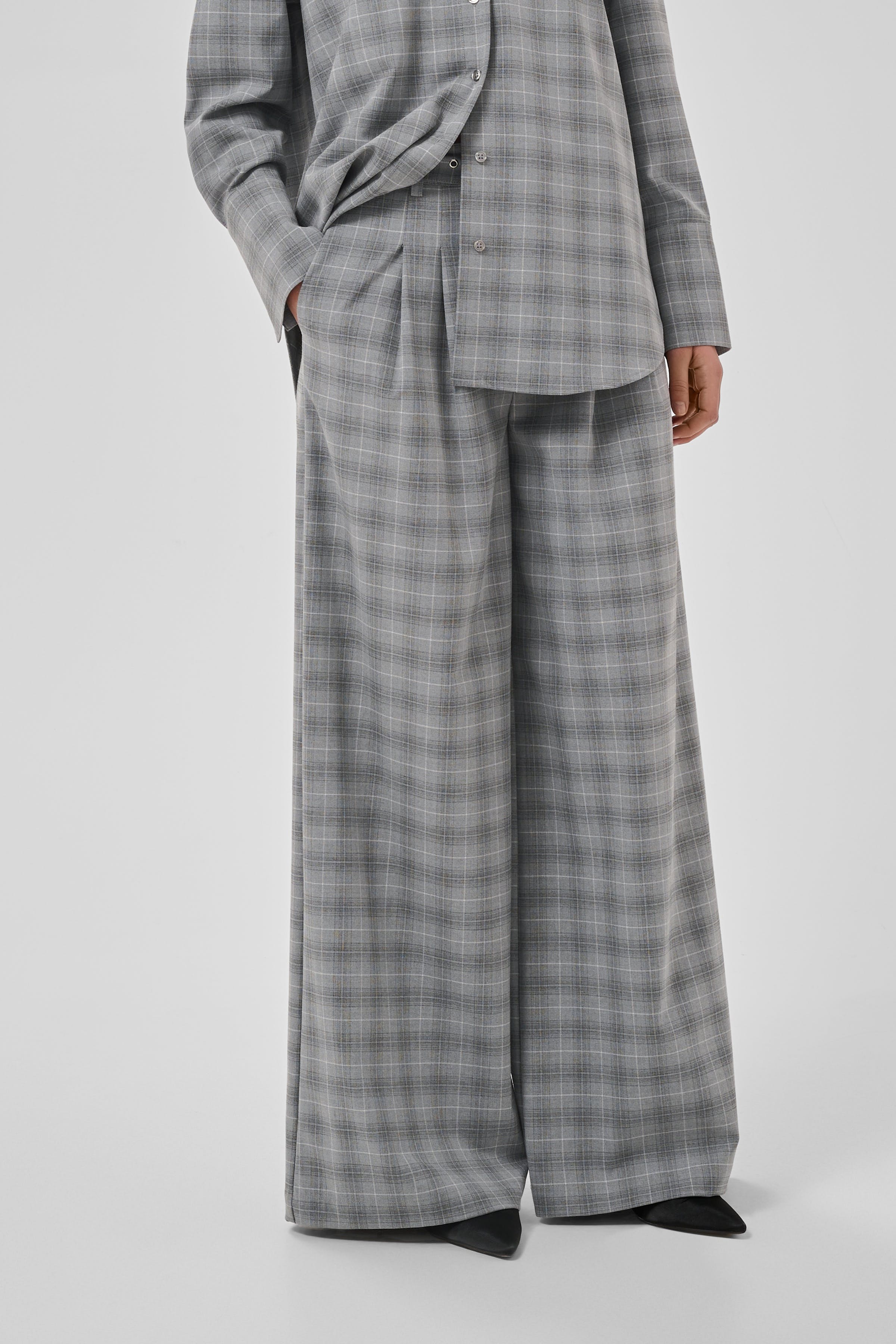 MWAda Hose LOOKBOOK FRONT 10705707-109267