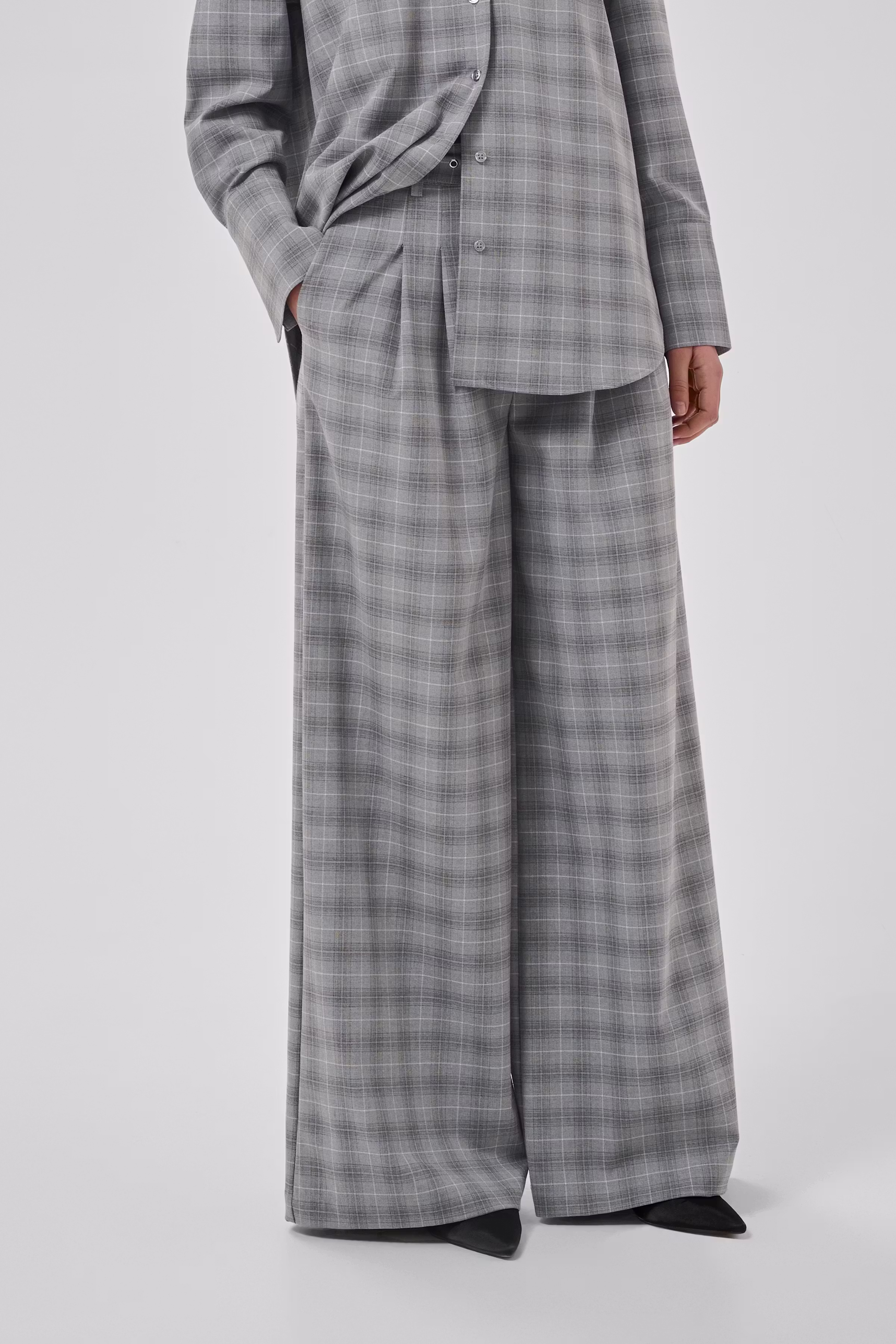 MWAda Hose LOOKBOOK FRONT 10705707-109267
