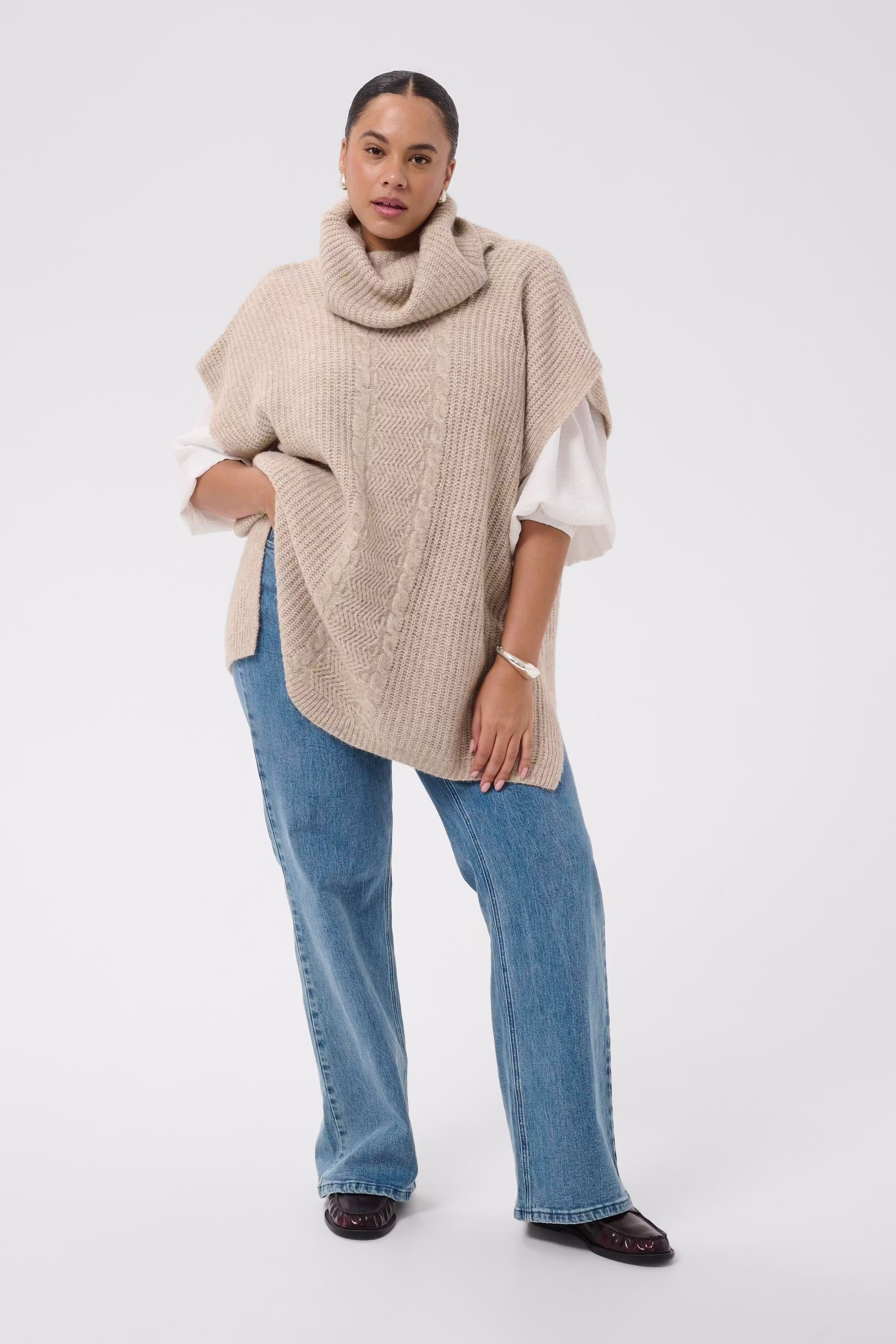 KCmala Poncho LOOKBOOK FRONT 10583504-1513051