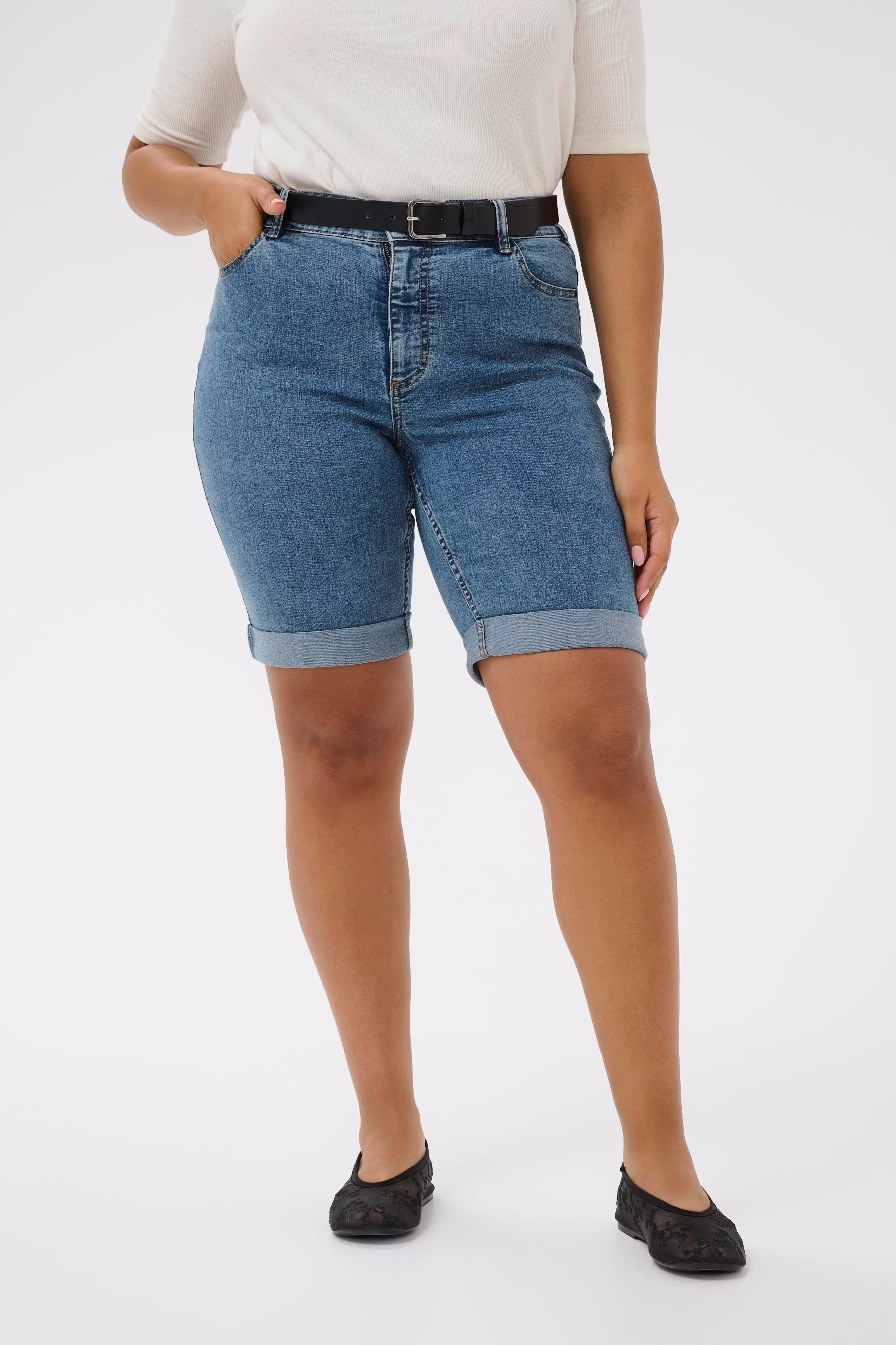 KCvilana Shorts LOOKBOOK FRONT 10584086-103166