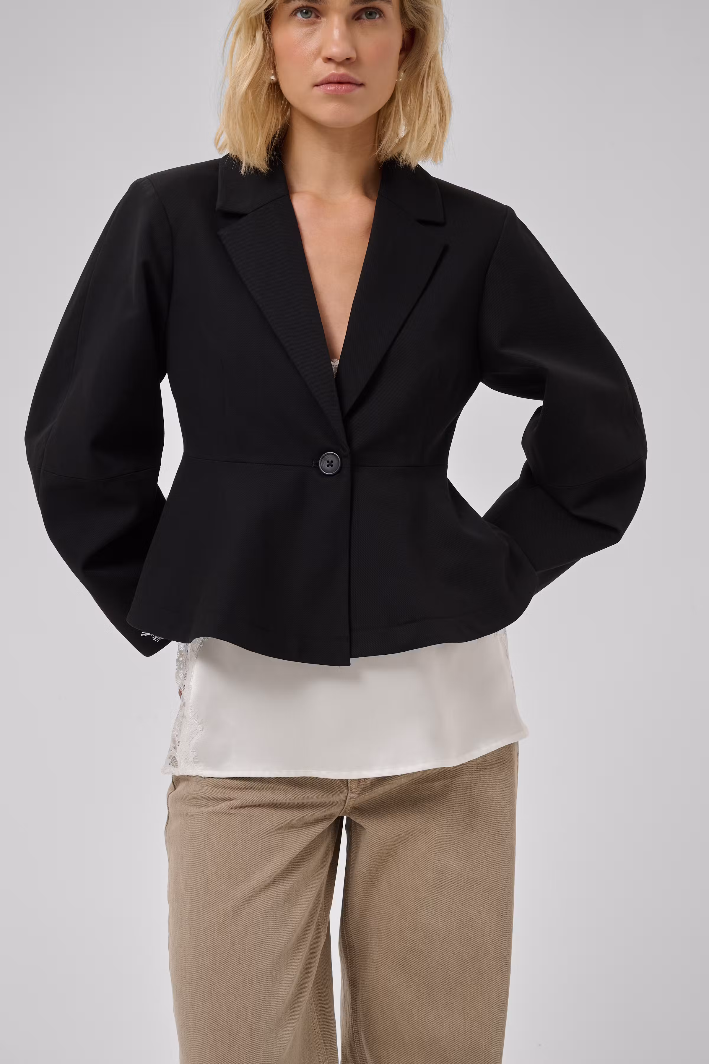 MWEvie Blazer LOOKBOOK DETAIL 10705705-100031