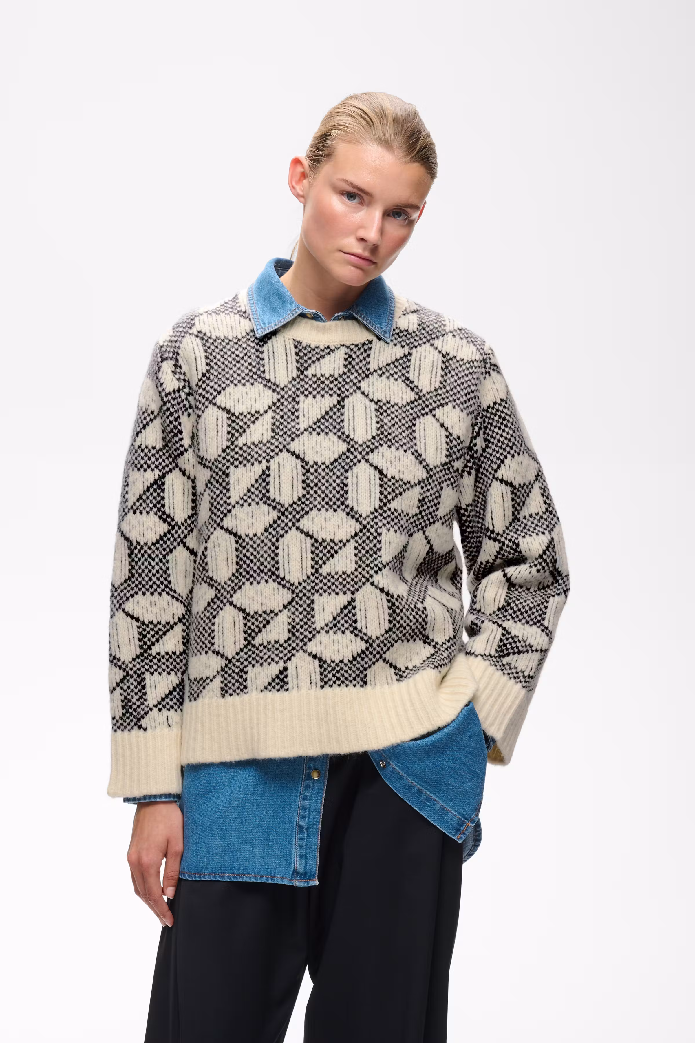 TULAIW Pullover LOOKBOOK FRONT 30112920-900013271