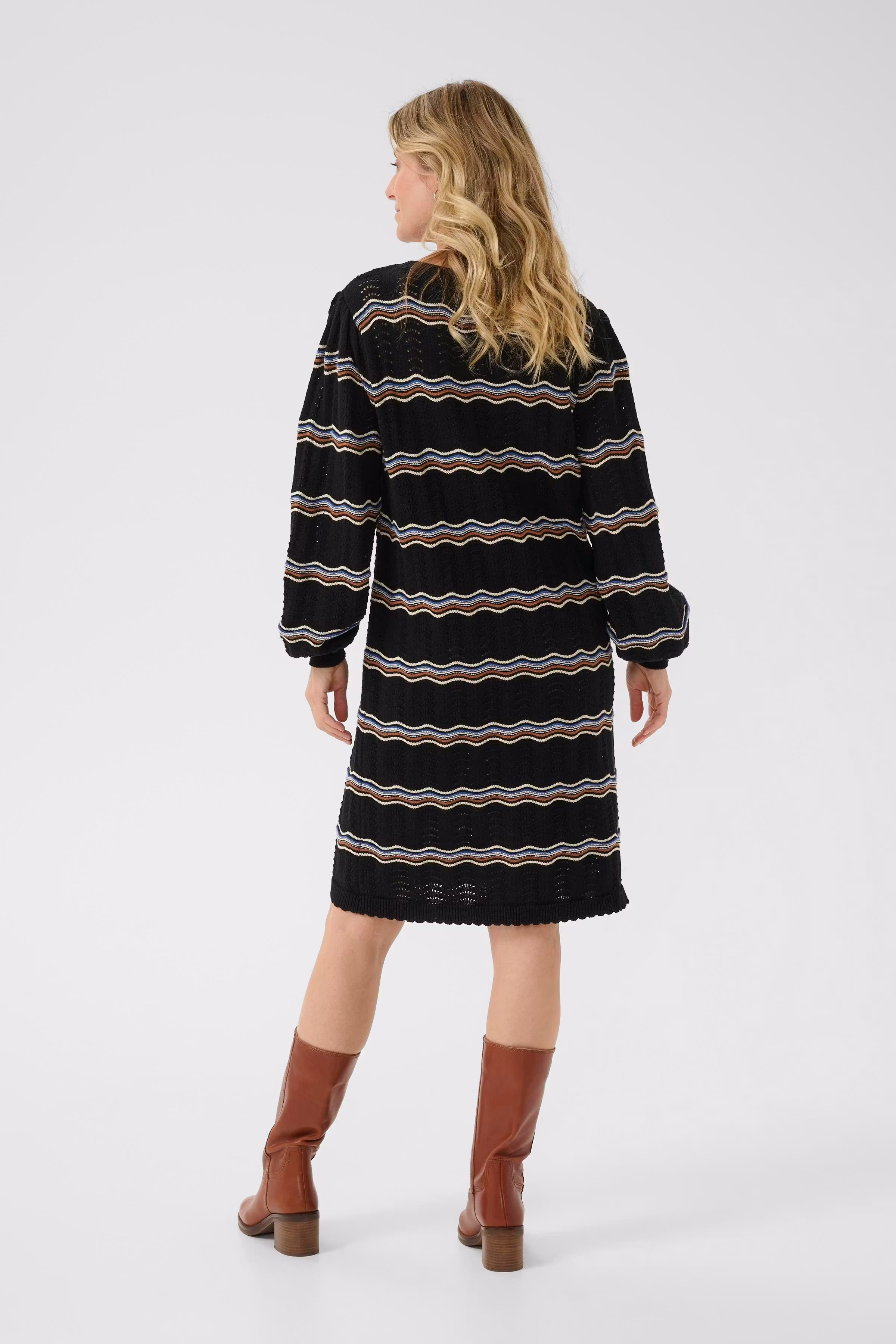 CRWavy Kleid LOOKBOOK BACK 10614301-108297