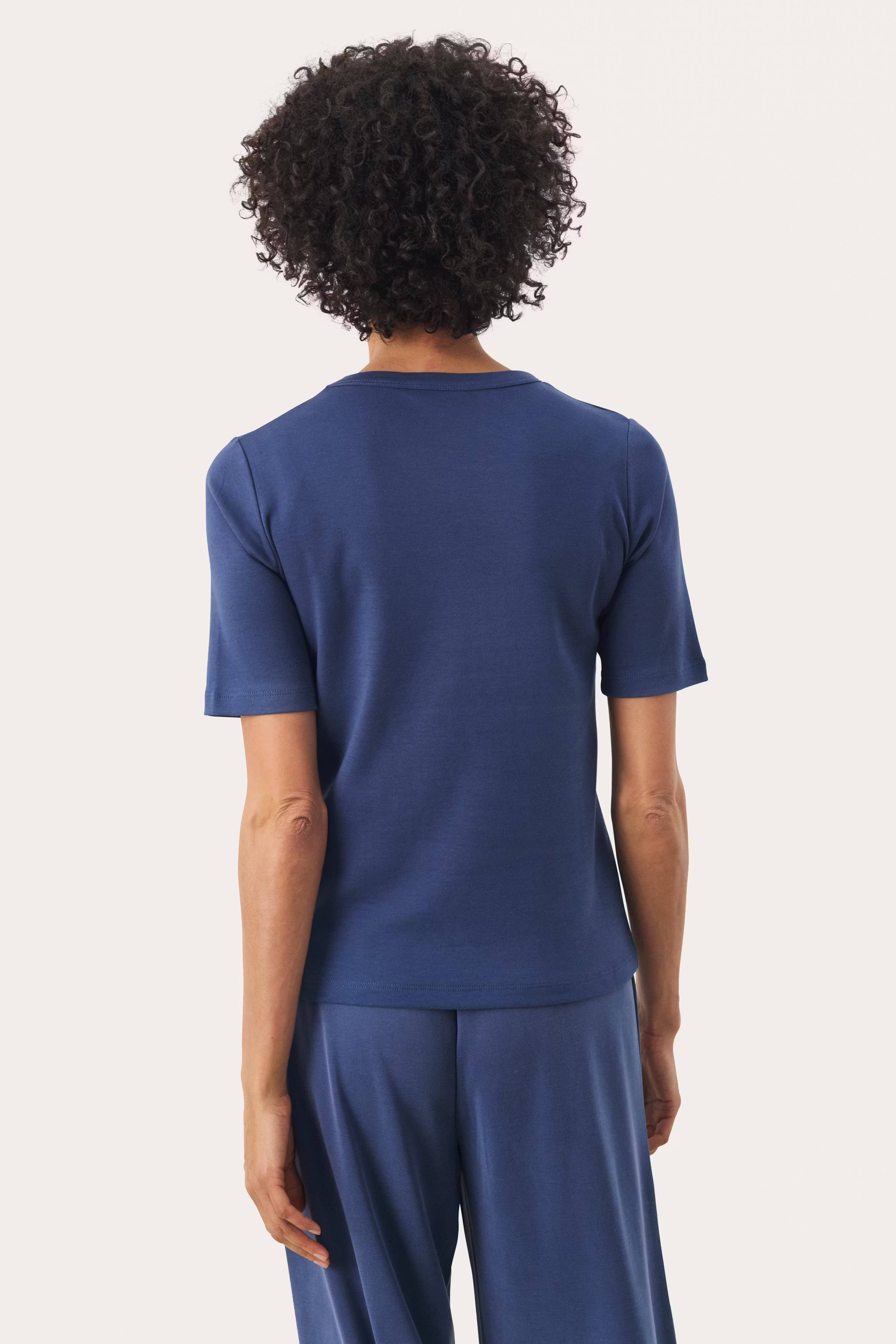 RatanaPW T-shirt LOOKBOOK BACK 30307808-193934