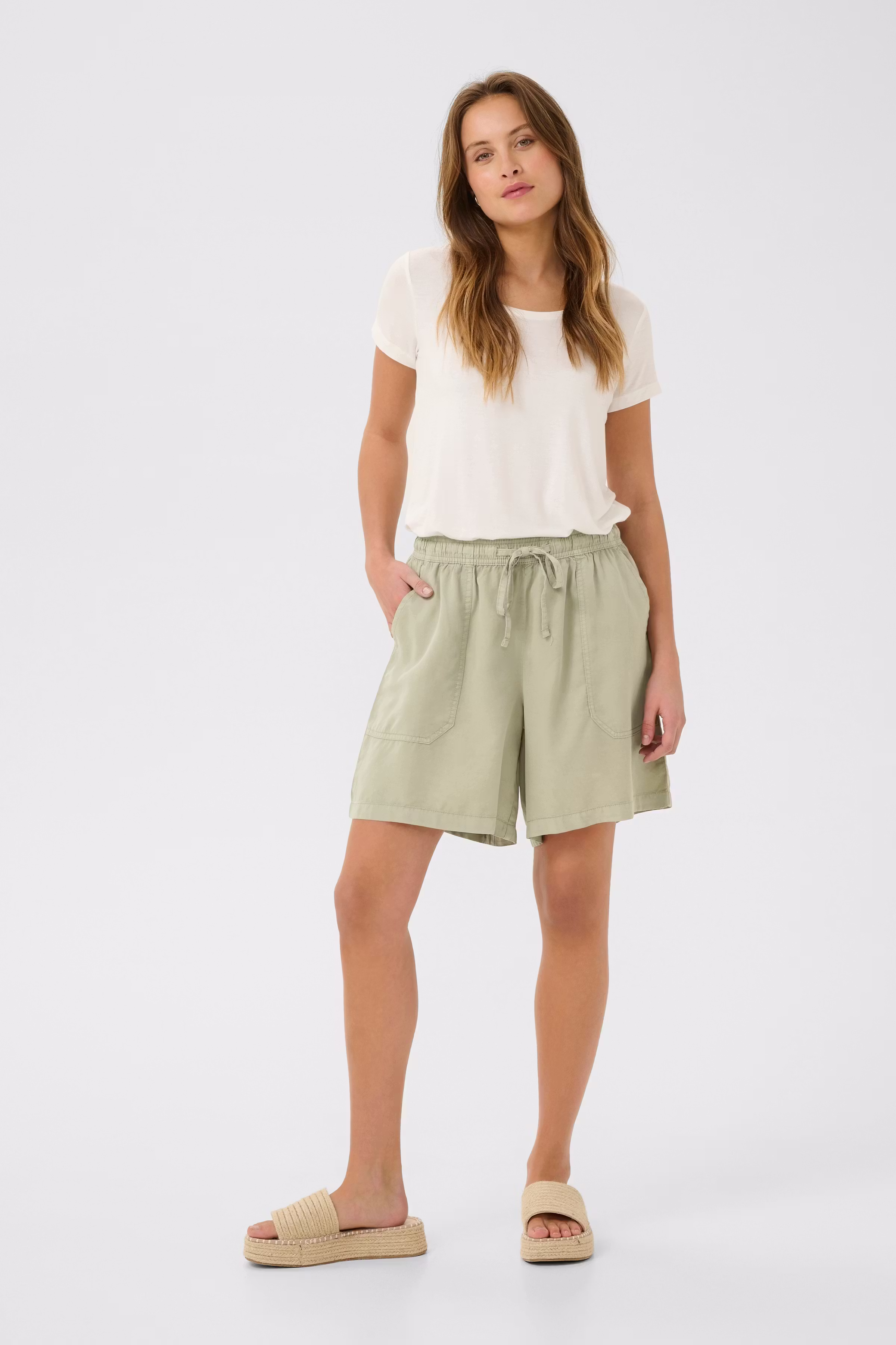 CUclarina Shorts LOOKBOOK FRONT 50111809-166008