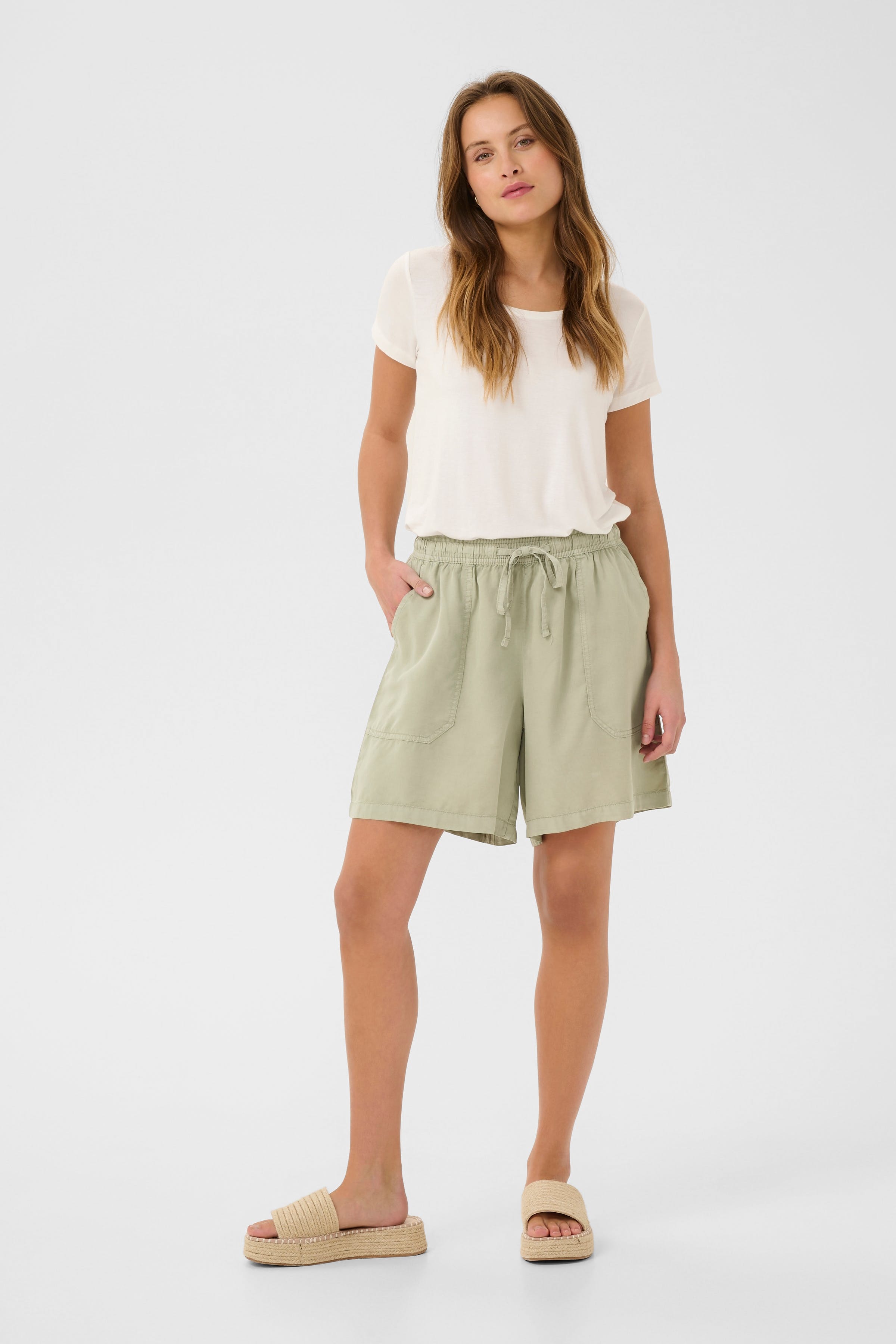 CUclarina Shorts LOOKBOOK FRONT 50111809-166008