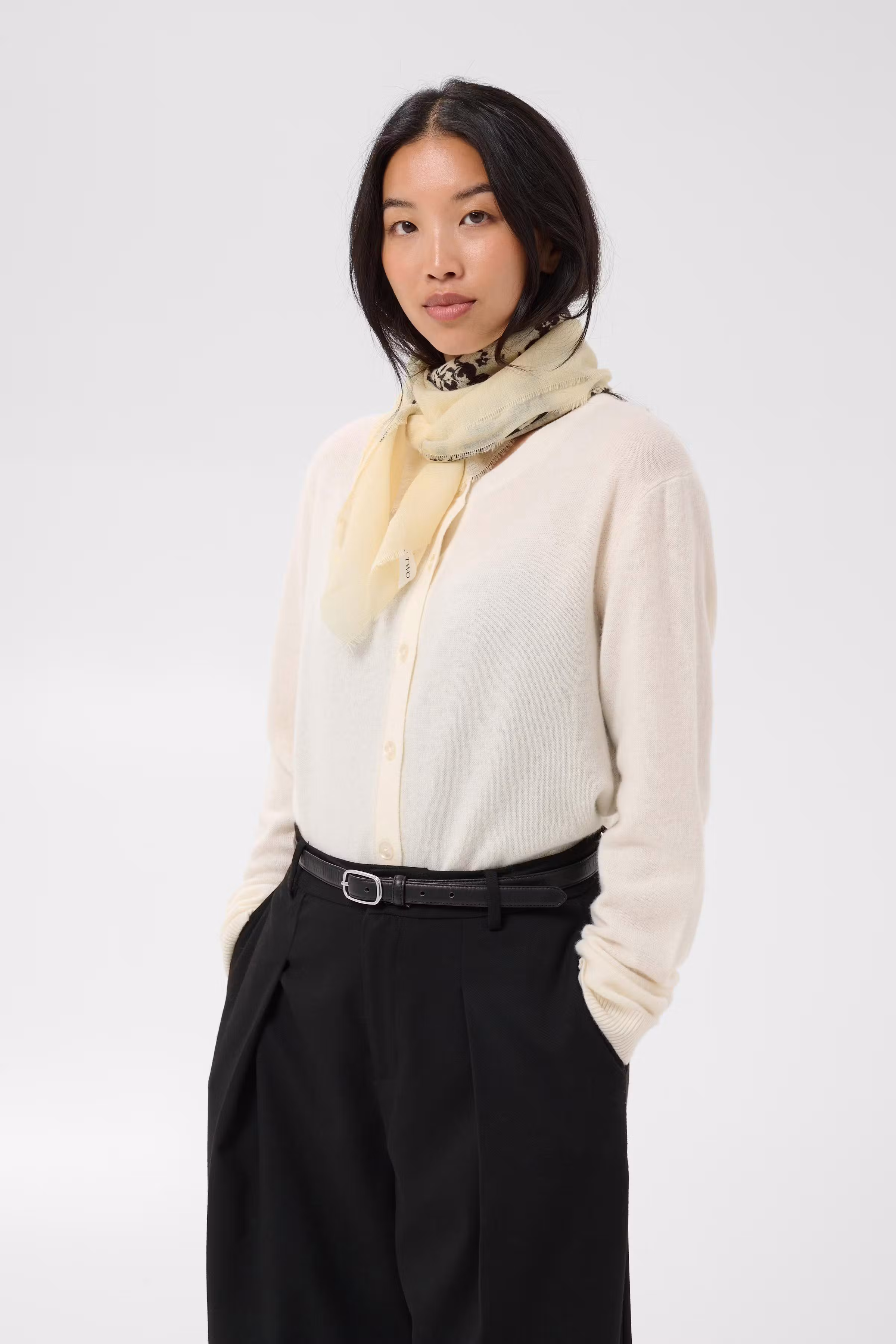 CelestaPW Scarf LOOKBOOK FRONT 30310875-305459