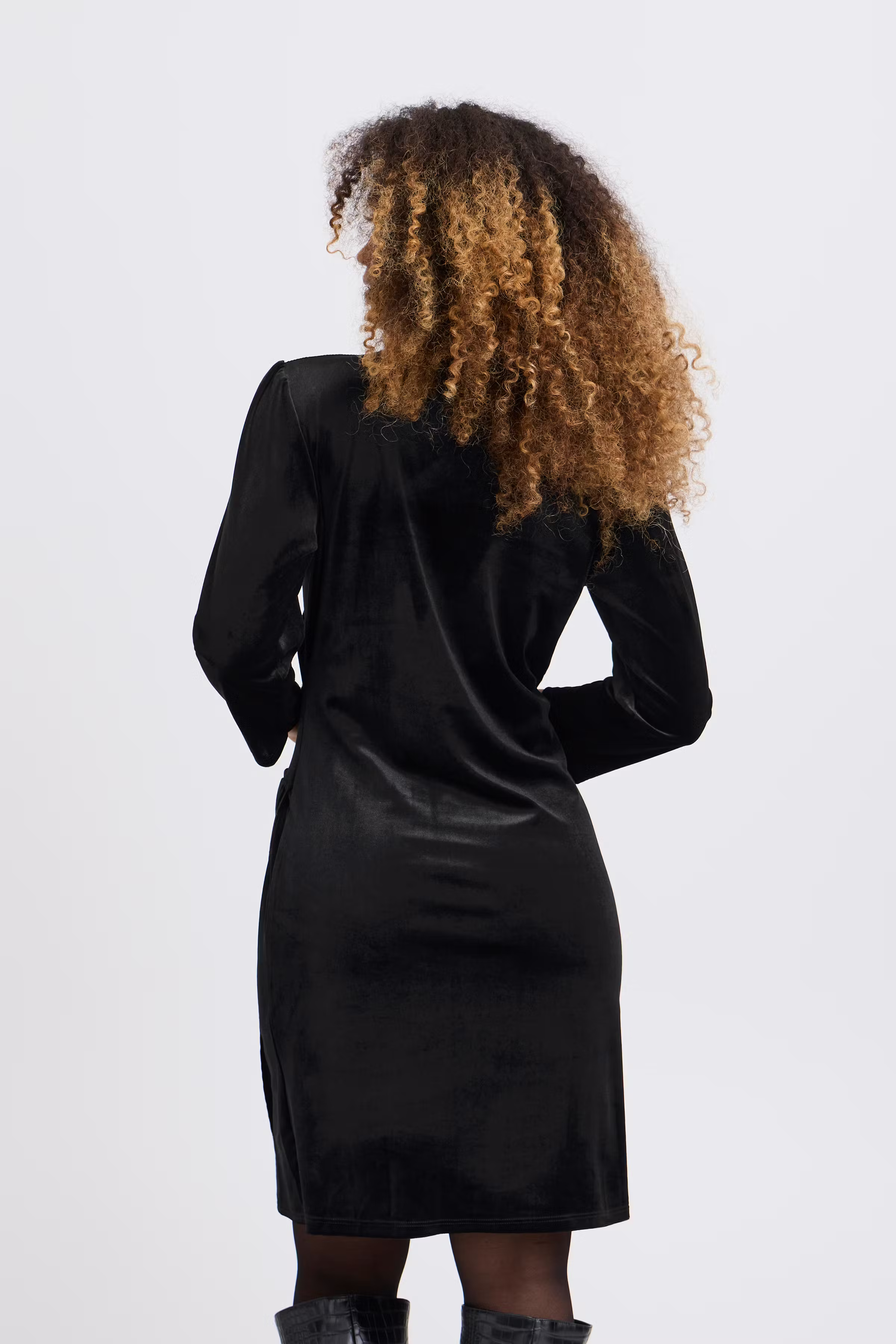 SBVELVETTA Kjole LOOKBOOK BACK 22100854-190303