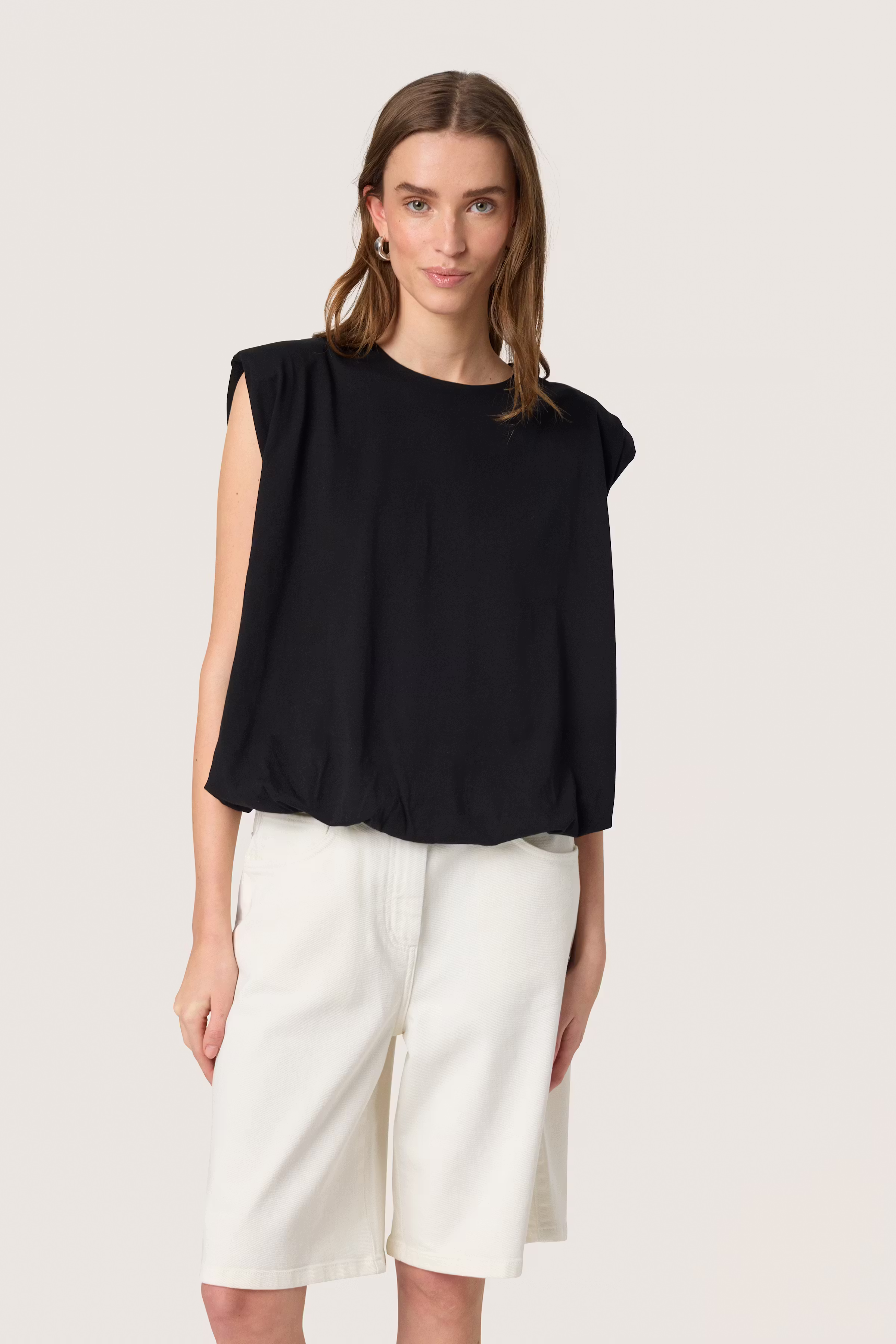 SLJina Top LOOKBOOK FRONT 30408300-194008