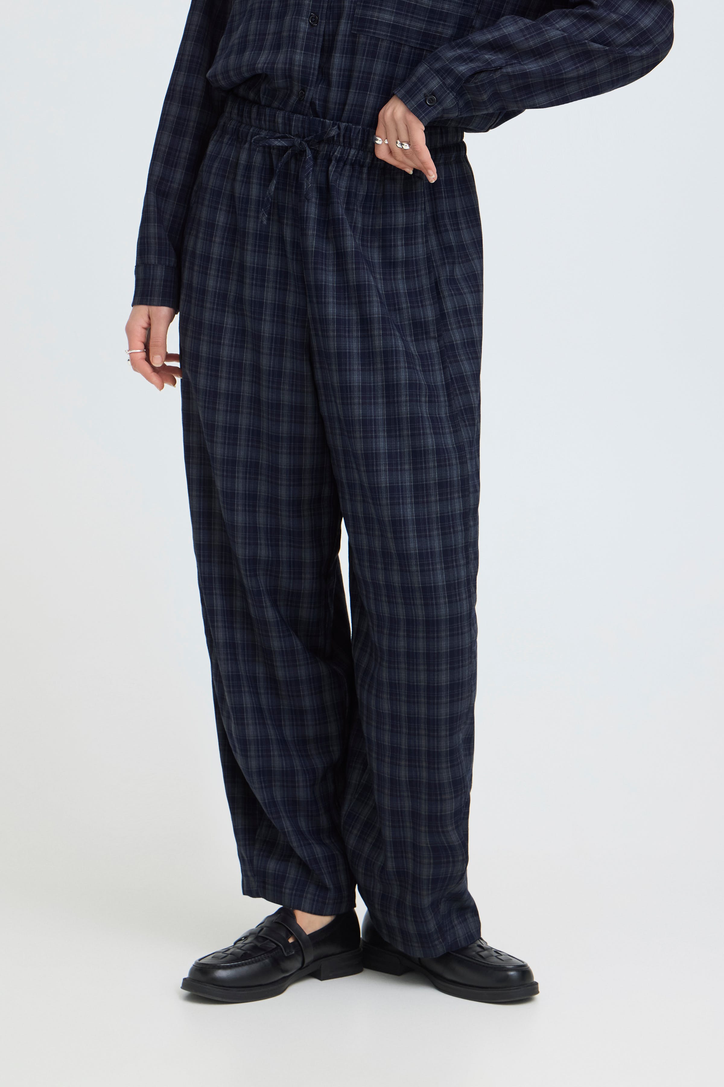 IXTRINE Hose LOOKBOOK FRONT 20123490-205802