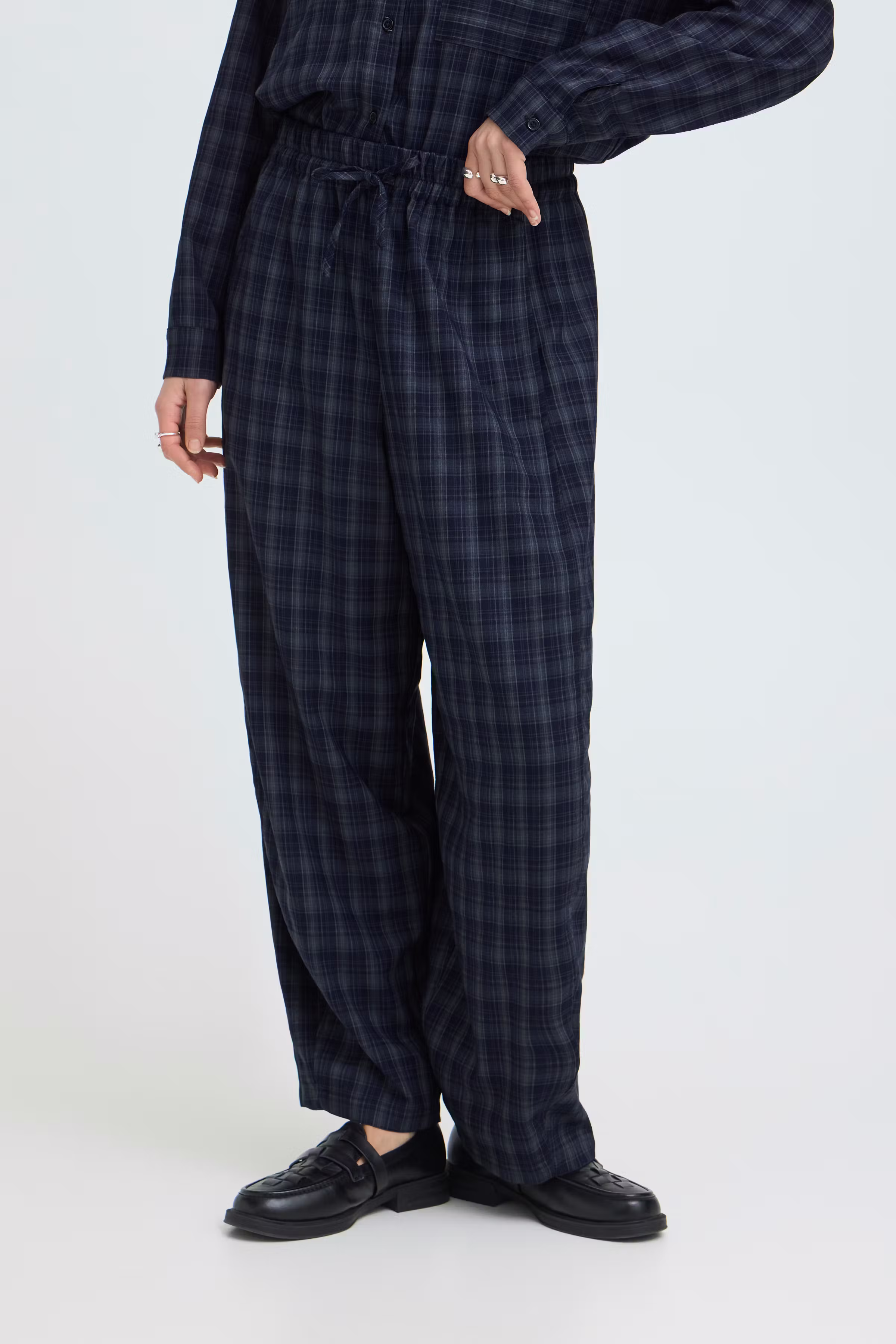 IXTRINE pants LOOKBOOK FRONT 20123490-205802