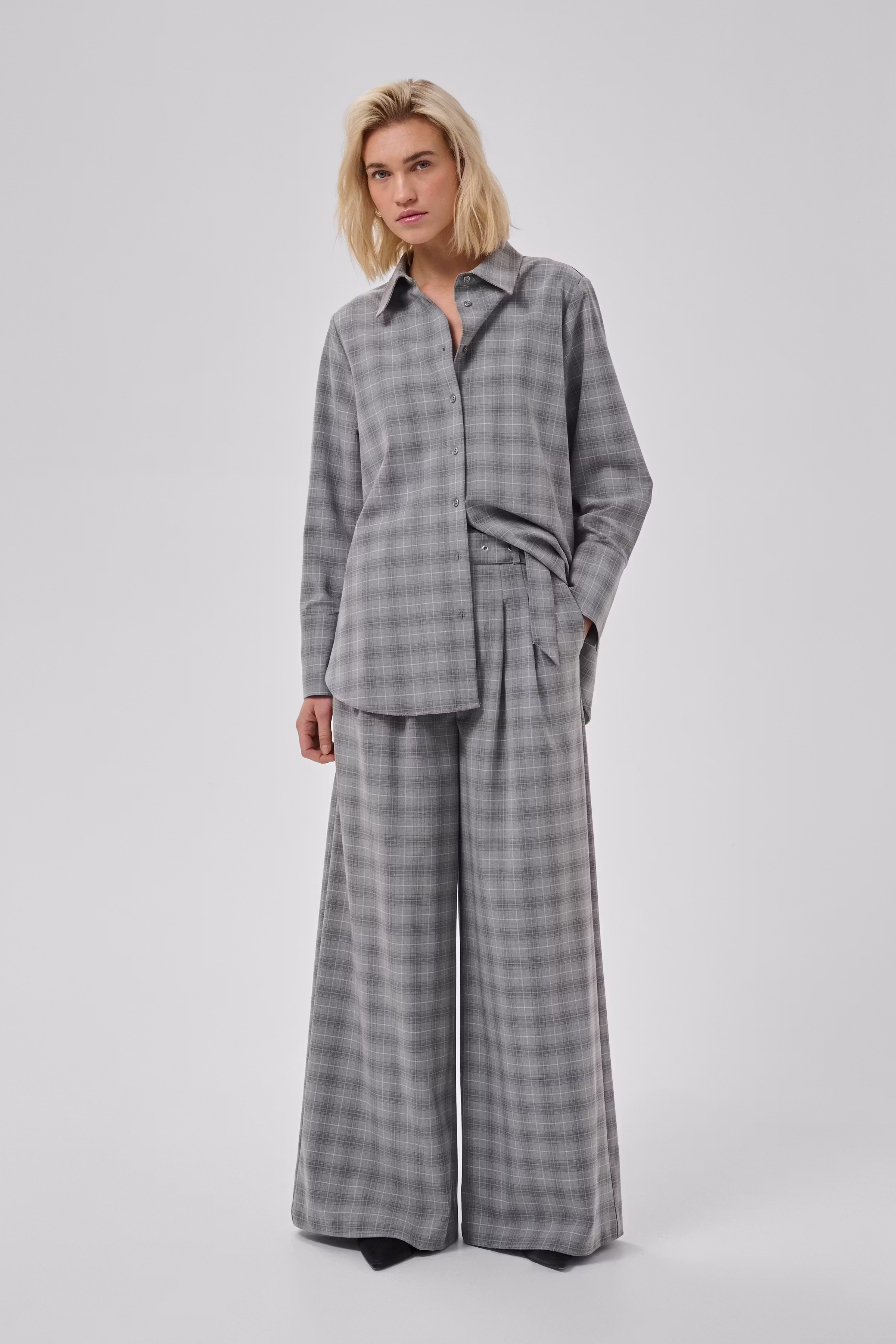 MWAda Hose LOOKBOOK FRONT 10705707-109267