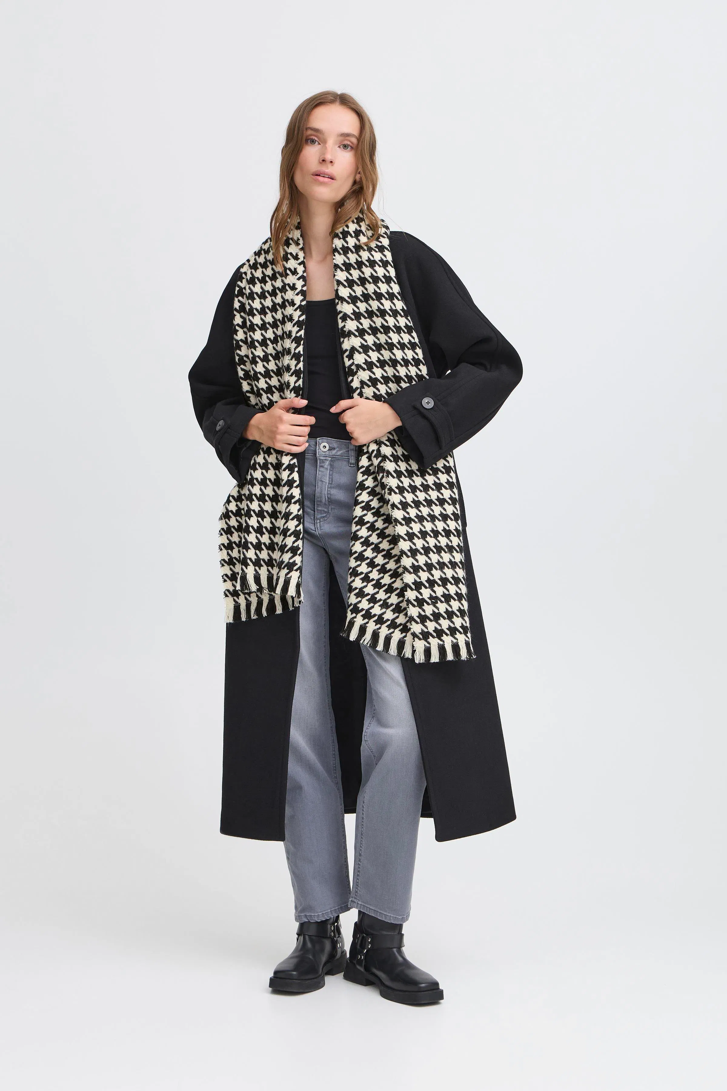 IAVANJA Skjerf LOOKBOOK FRONT 20117196-194008