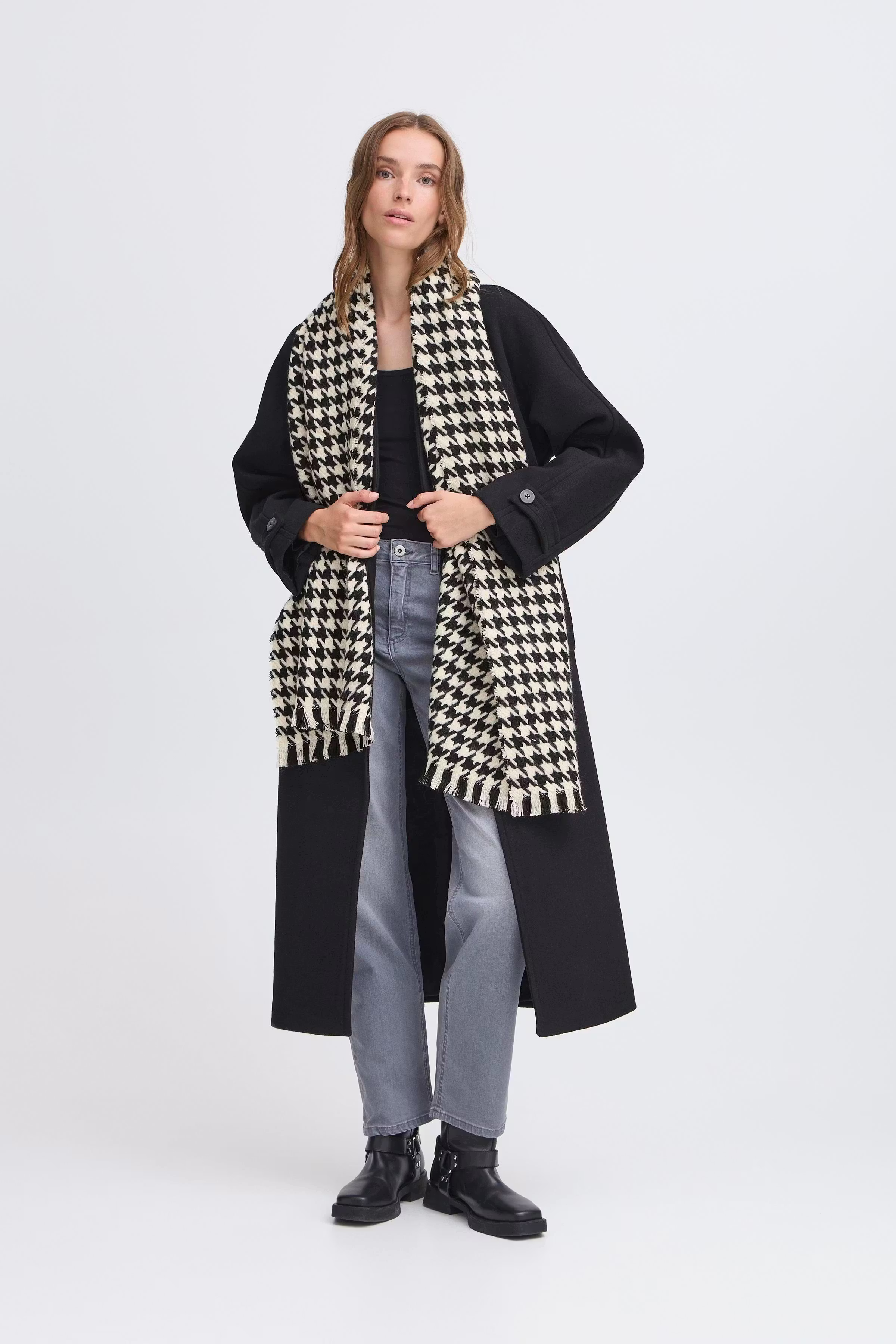 IAVANJA Skjerf LOOKBOOK FRONT 20117196-194008