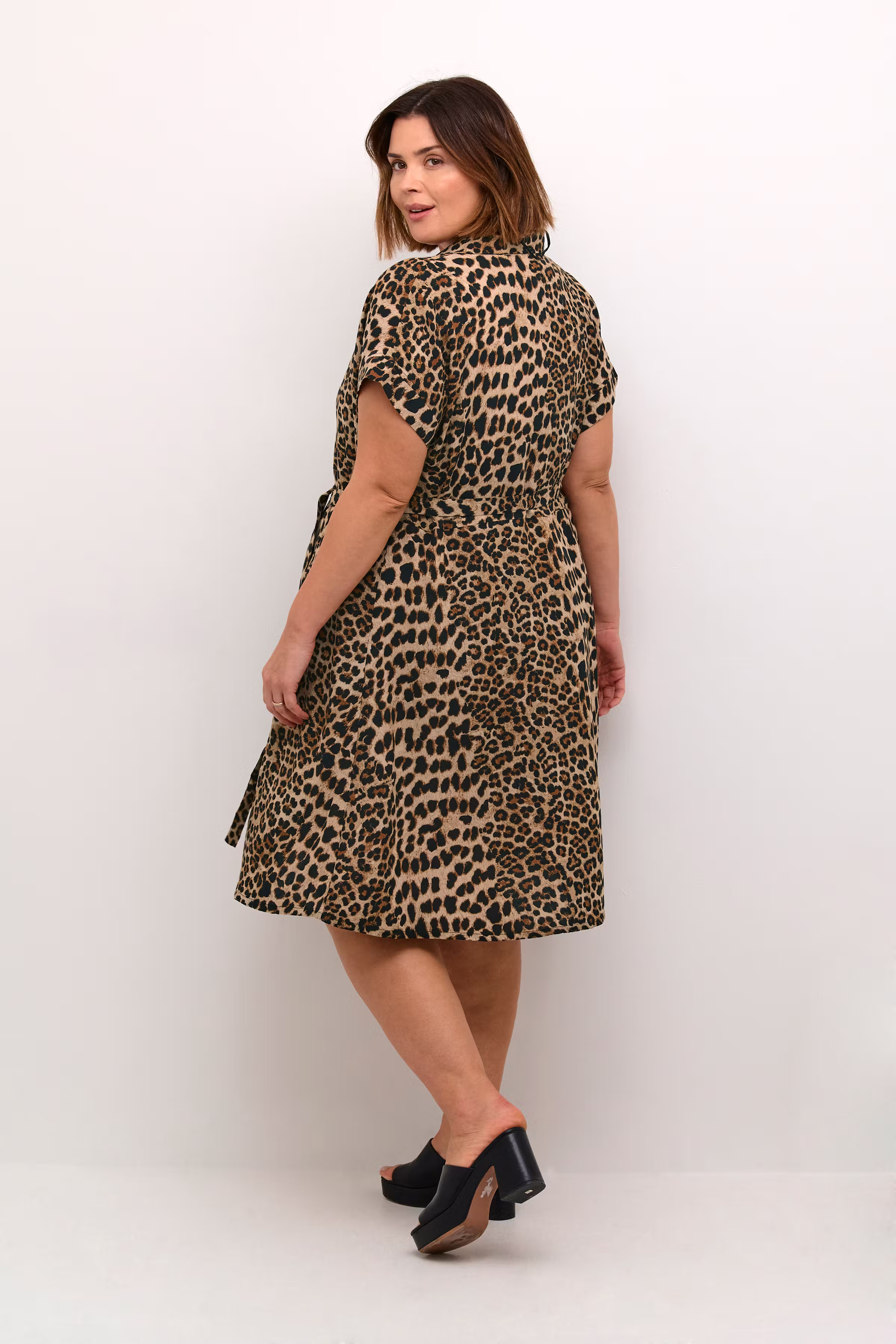 KCadriana Leopard Klänning LOOKBOOK BACK 10582818-105798