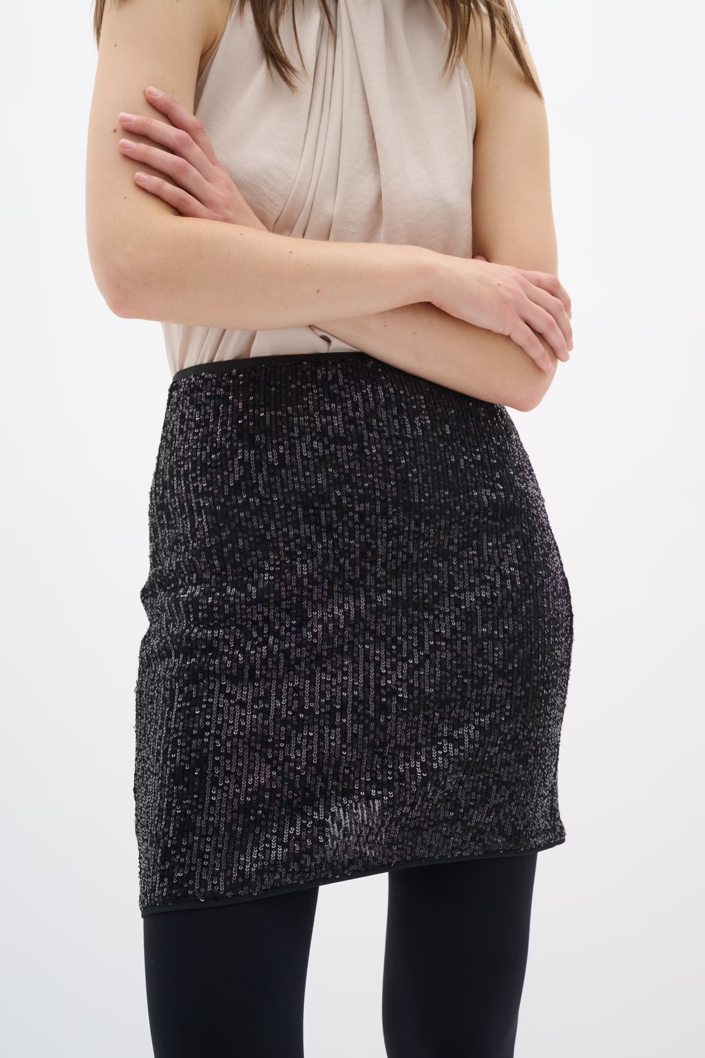 MuccyIW Kjol LOOKBOOK FRONT 30110523-194008