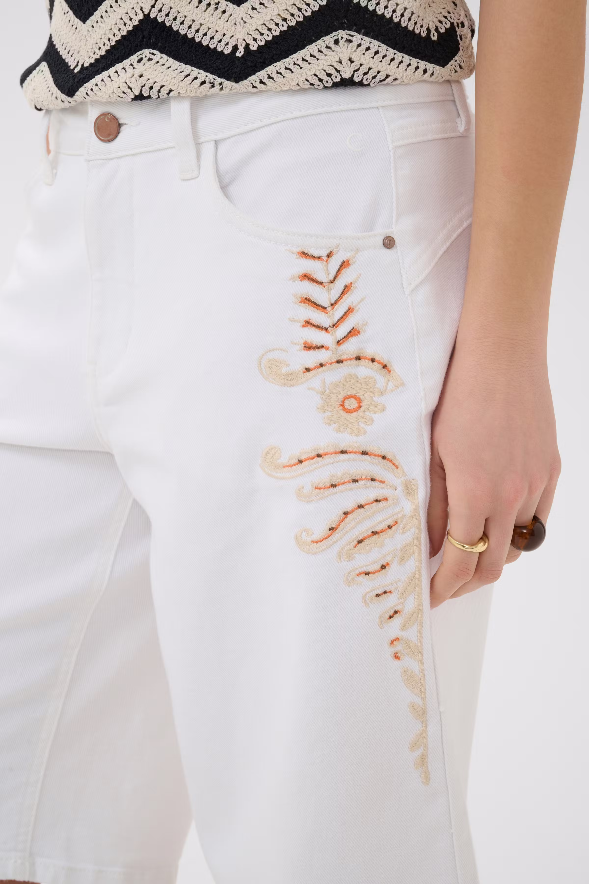 CRBotilde Shorts LOOKBOOK DETAIL 10615047-110602