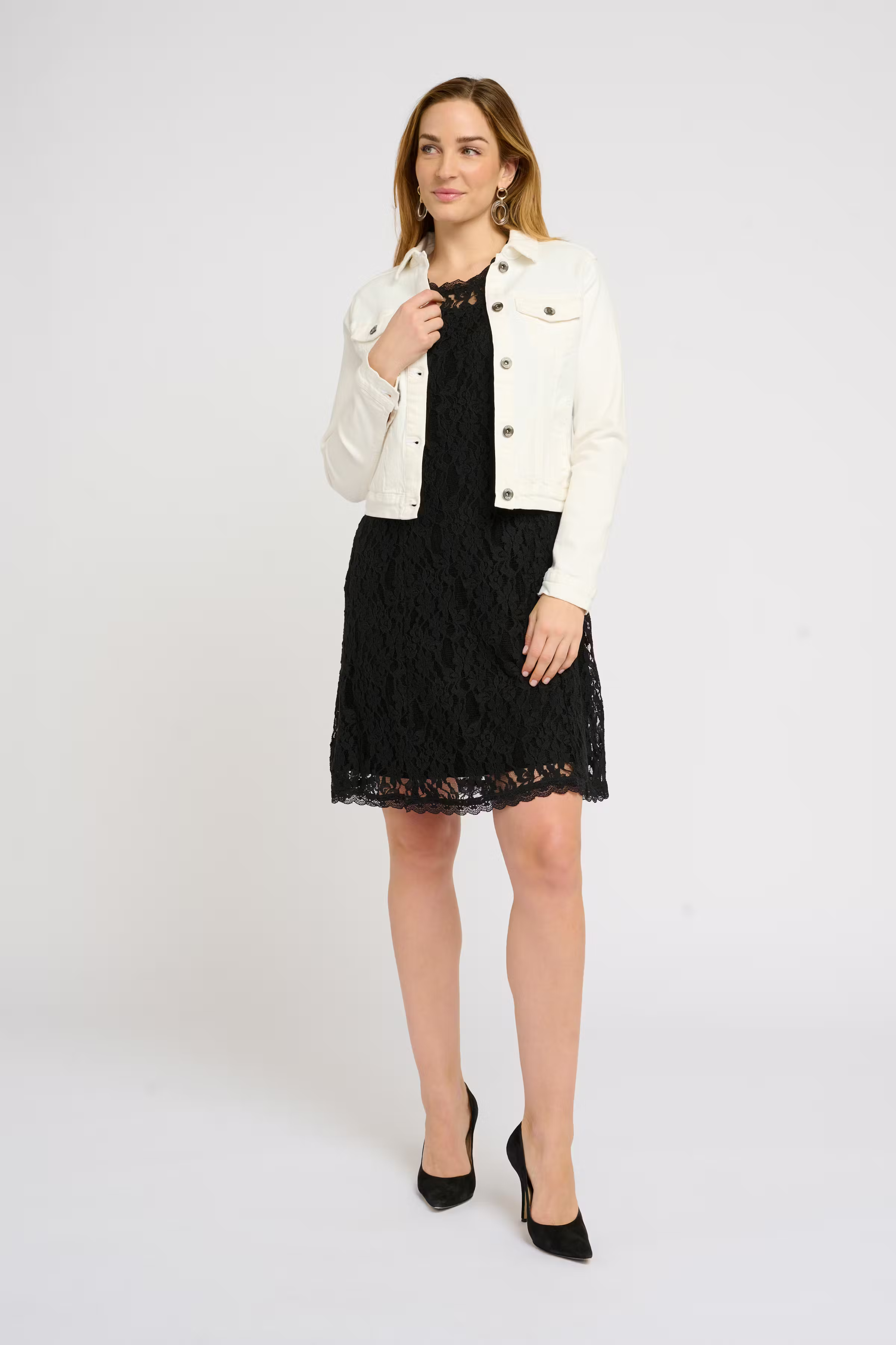 CRLisa Denim jacket

 LOOKBOOK FRONT 10650245-60034
