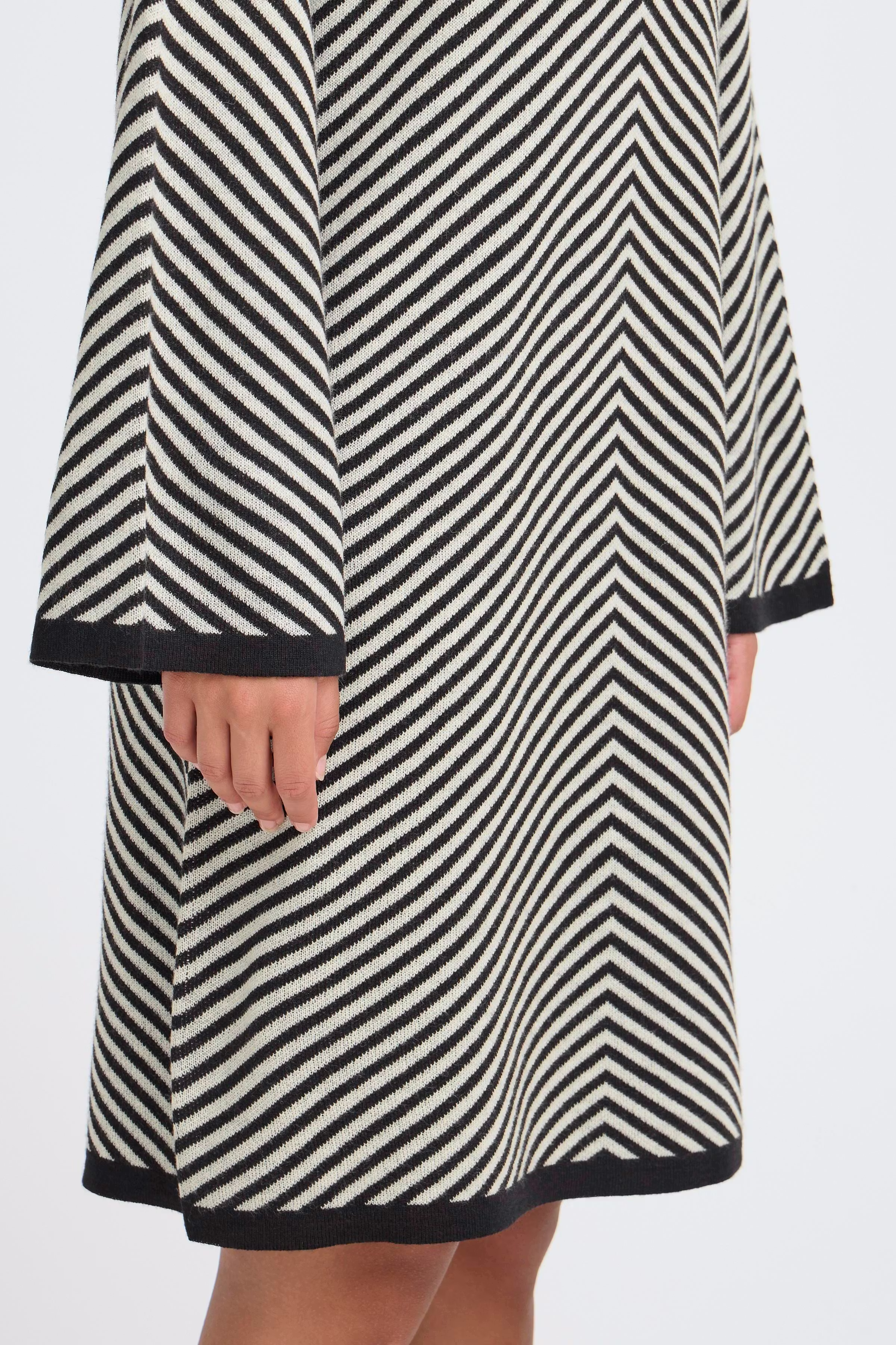 IHCORANNA Kjole LOOKBOOK DETAIL 20124513-194008