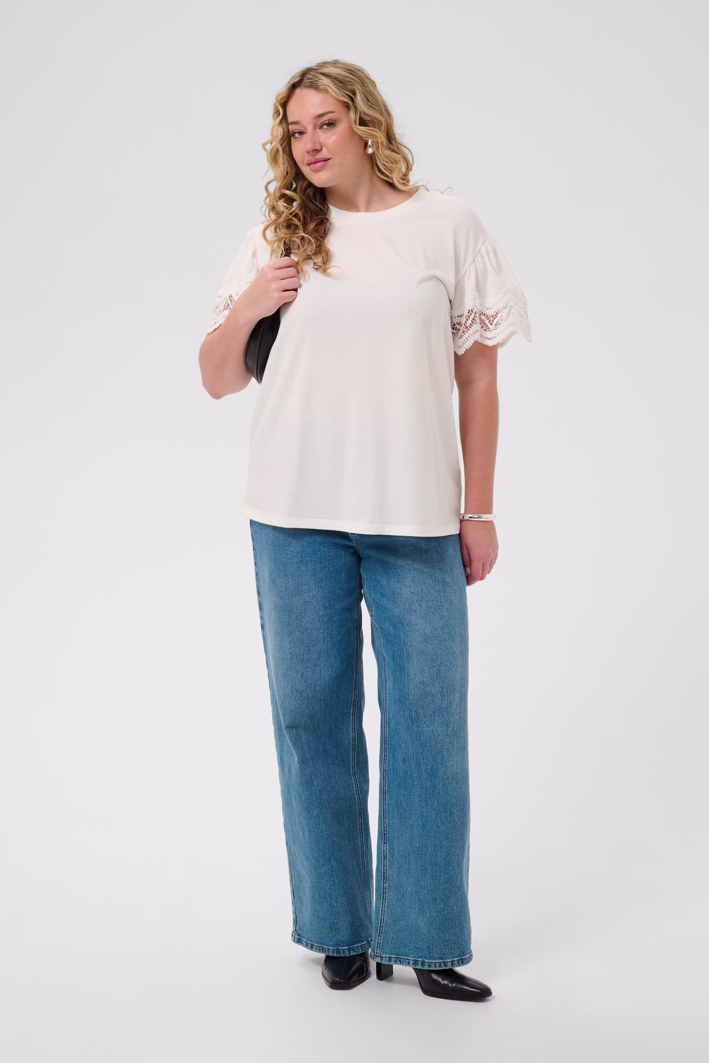 KChemina T-shirt LOOKBOOK FRONT 10584248-110602