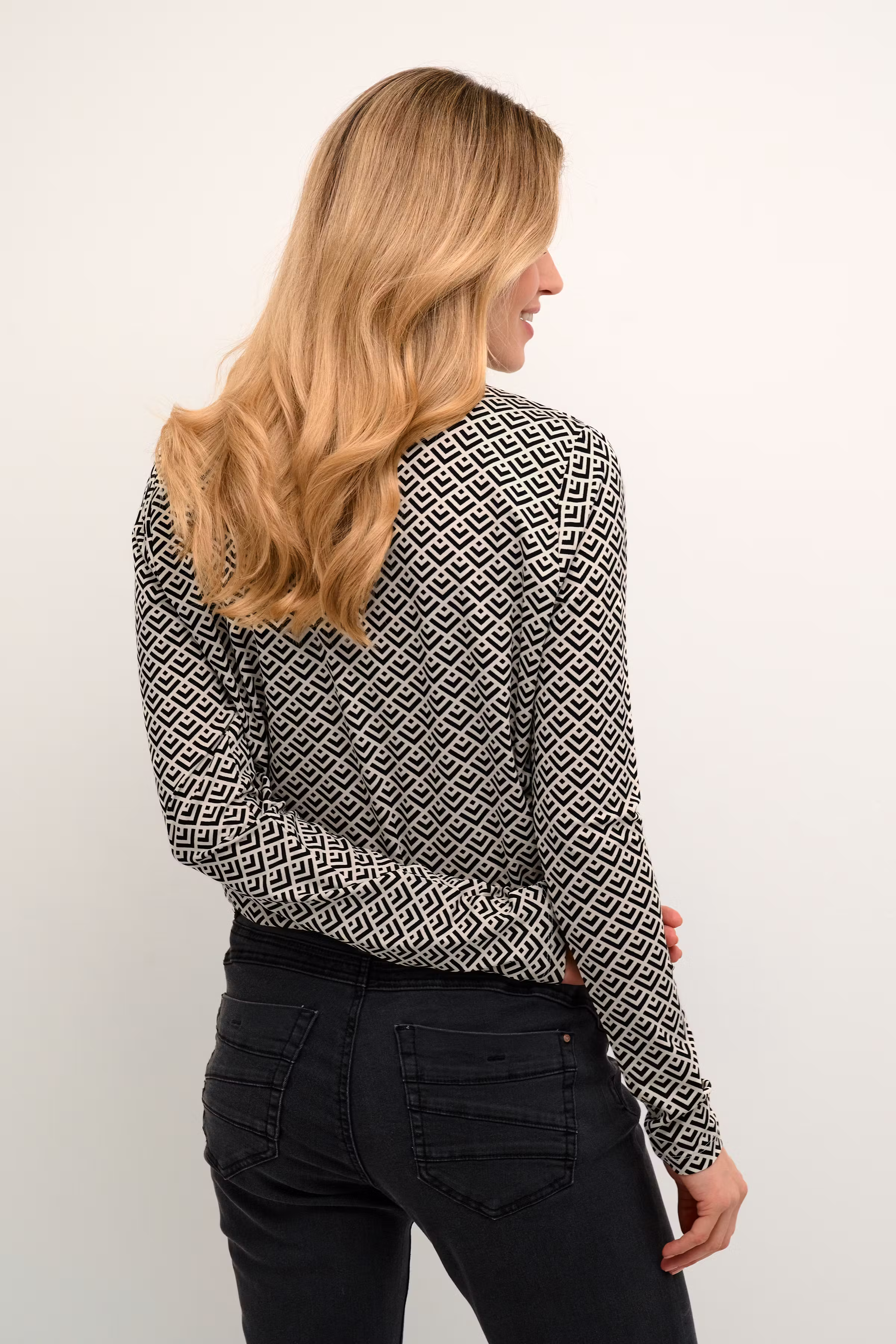 CRMarion Blouse LOOKBOOK BACK 10610549-104984