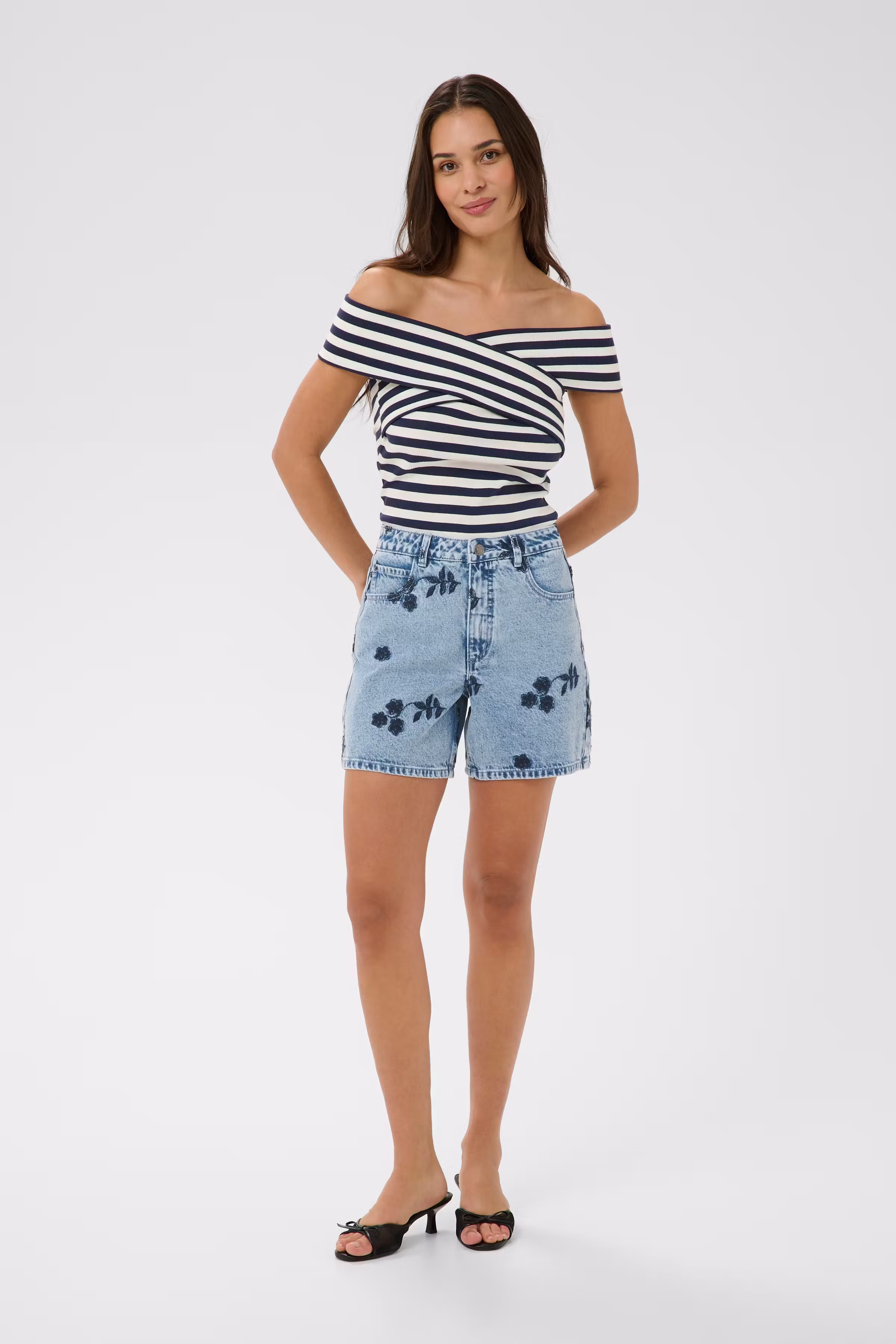 KAbabena Shorts LOOKBOOK FRONT 10511679-109299