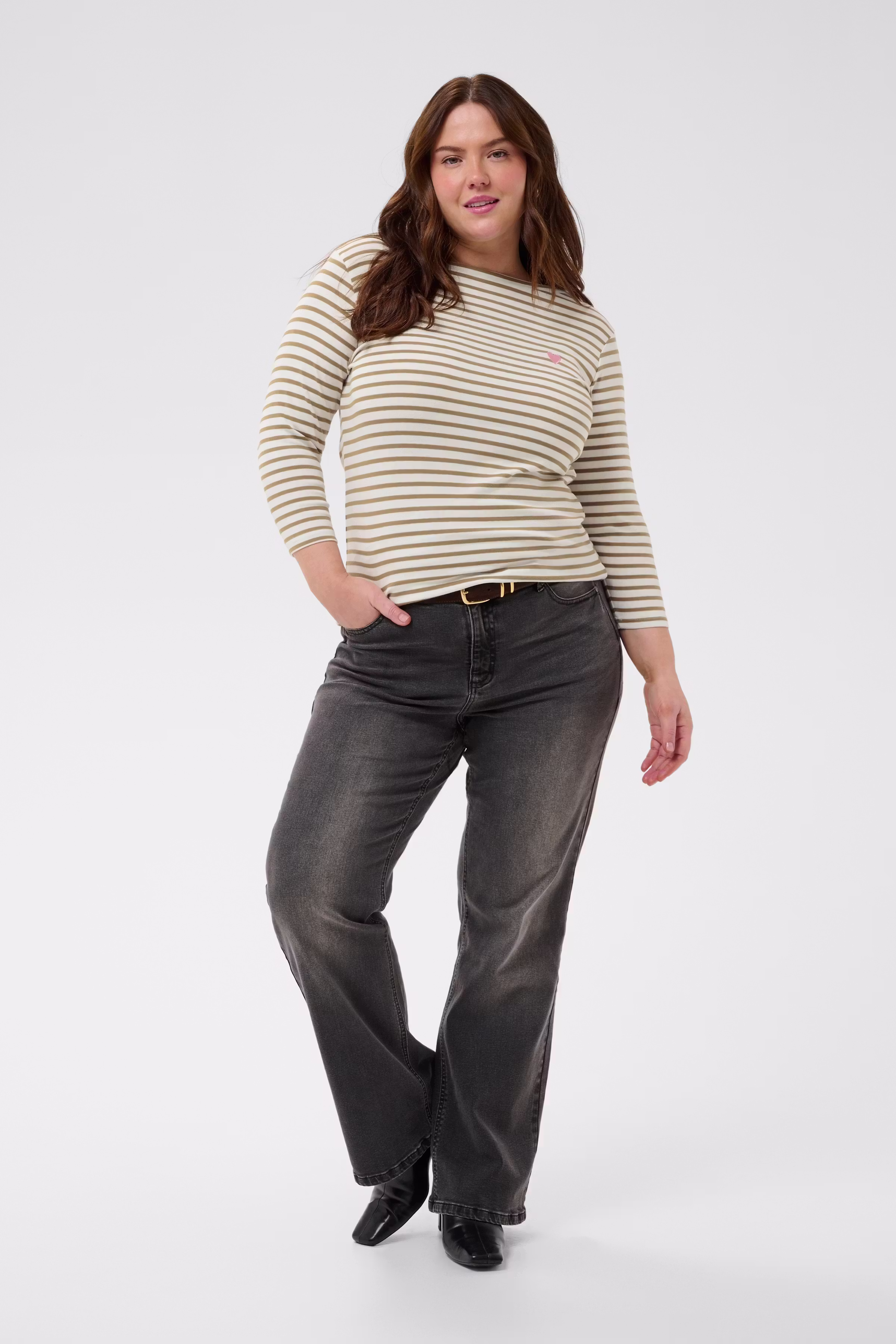 KClia T-shirt LOOKBOOK FRONT 10584203-109481