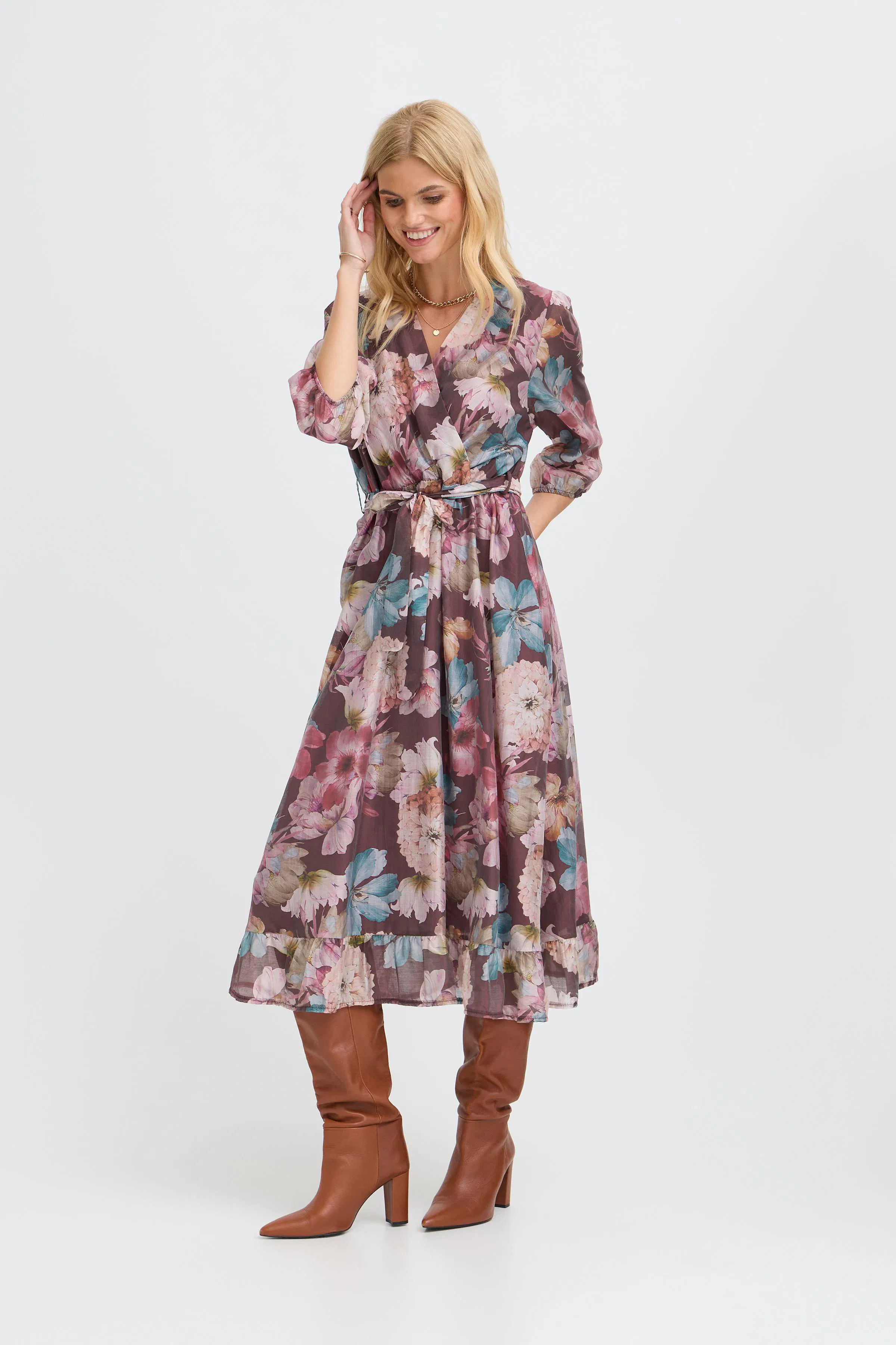 SBLEYIA Kjole LOOKBOOK FRONT 22101065-191724