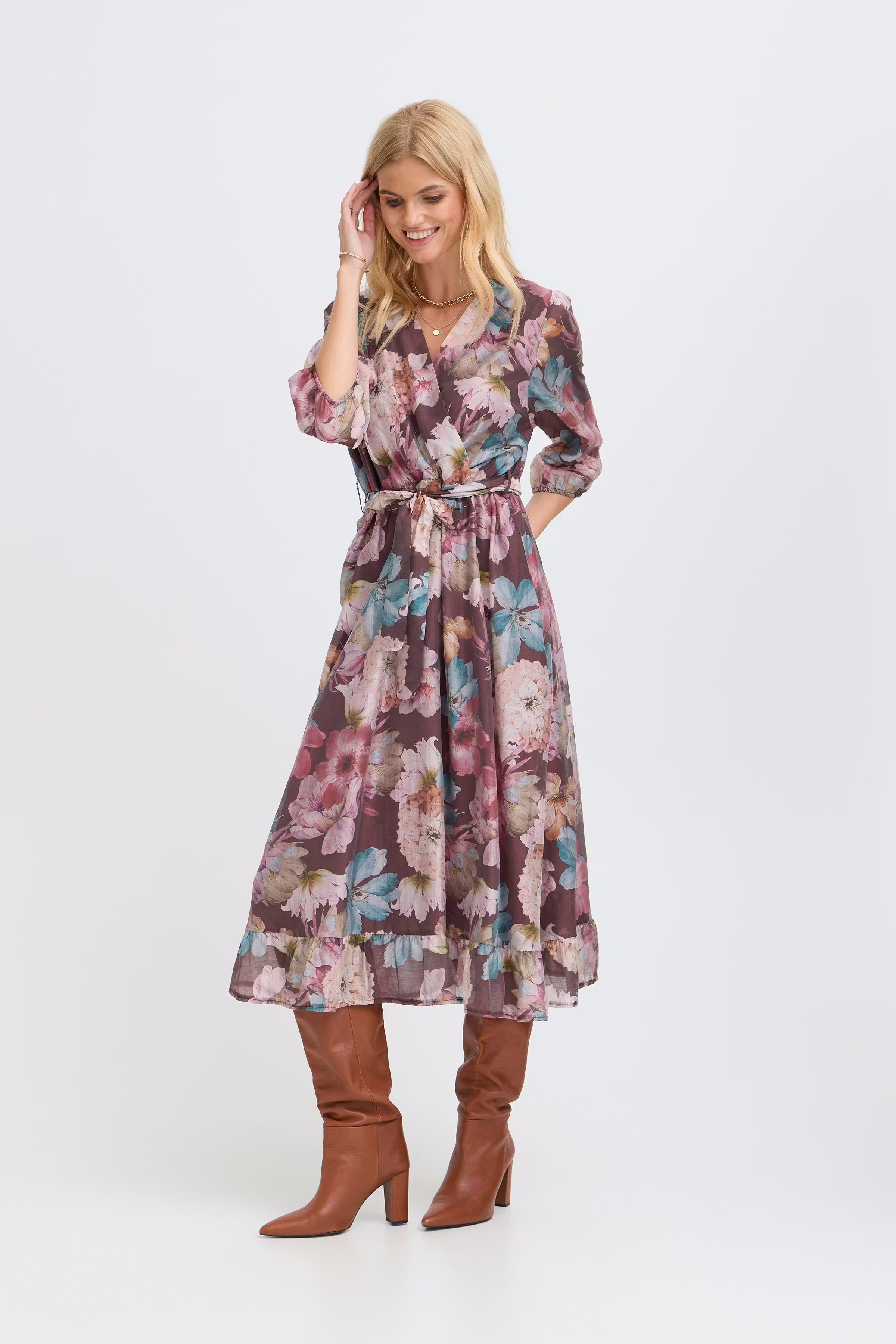 SBLEYIA Kjole LOOKBOOK FRONT 22101065-191724