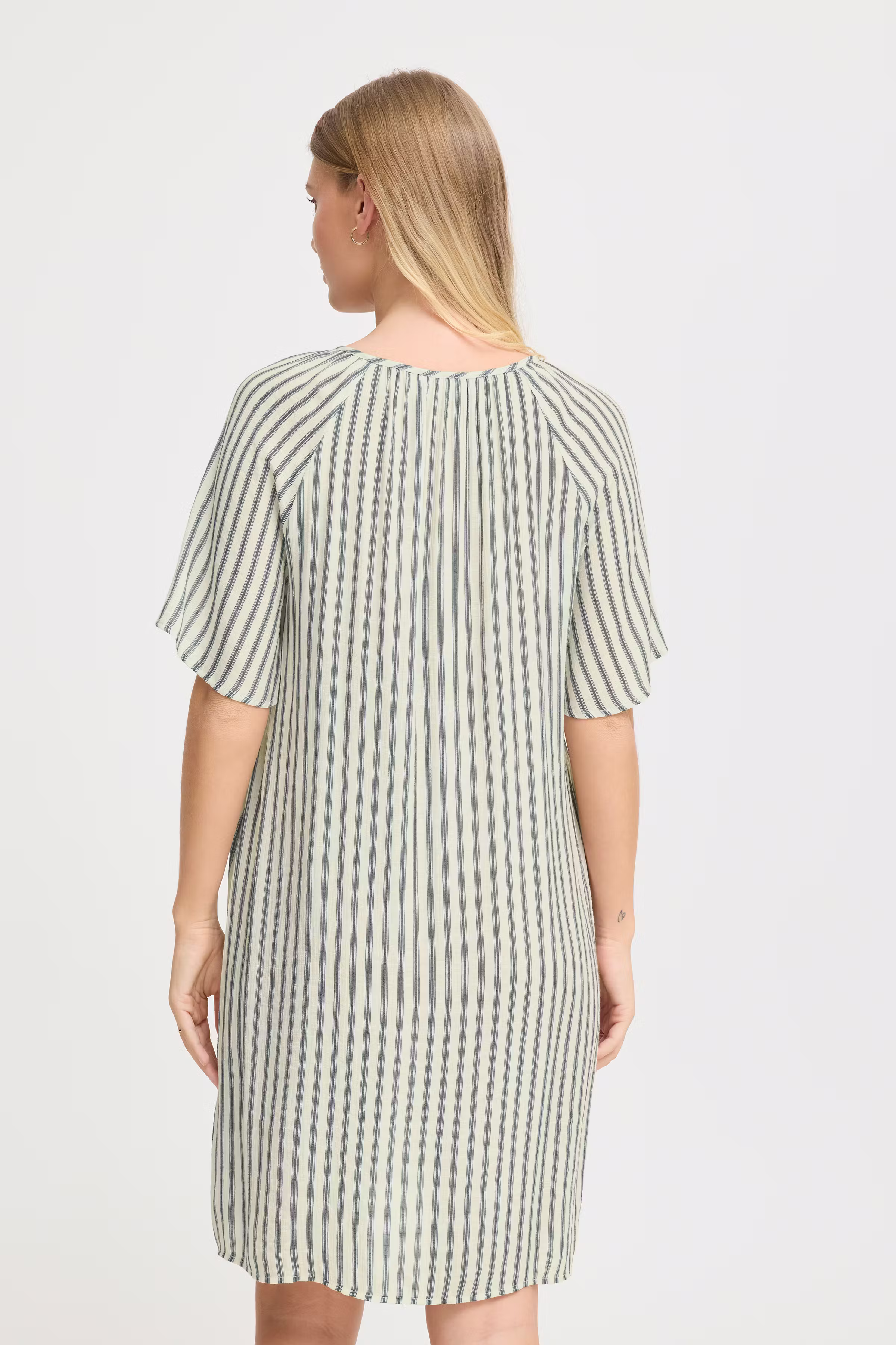 FRALYSSA Kleid LOOKBOOK BACK 20616098-205137