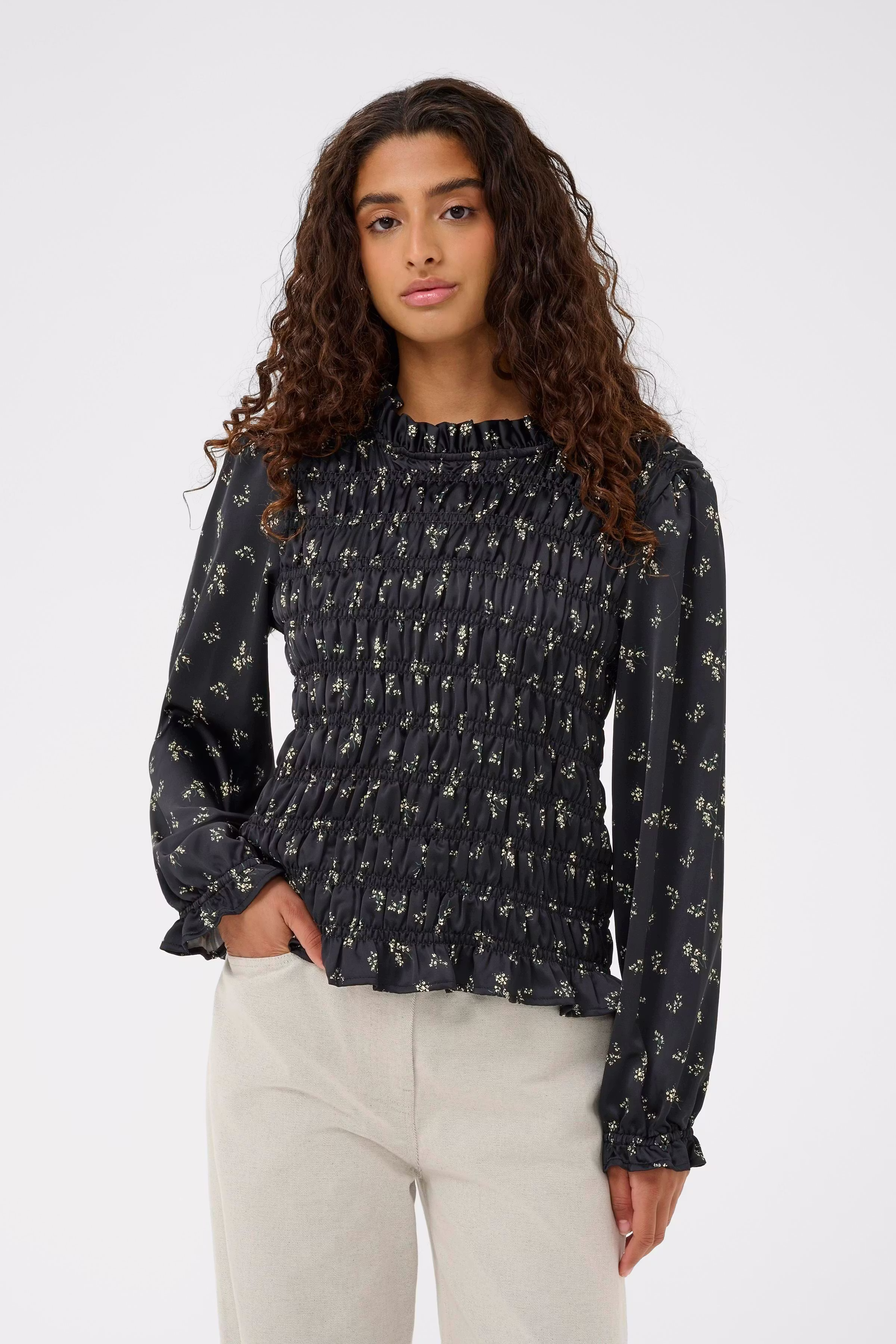 SLAnna Blouse LOOKBOOK FRONT 30408894-304510