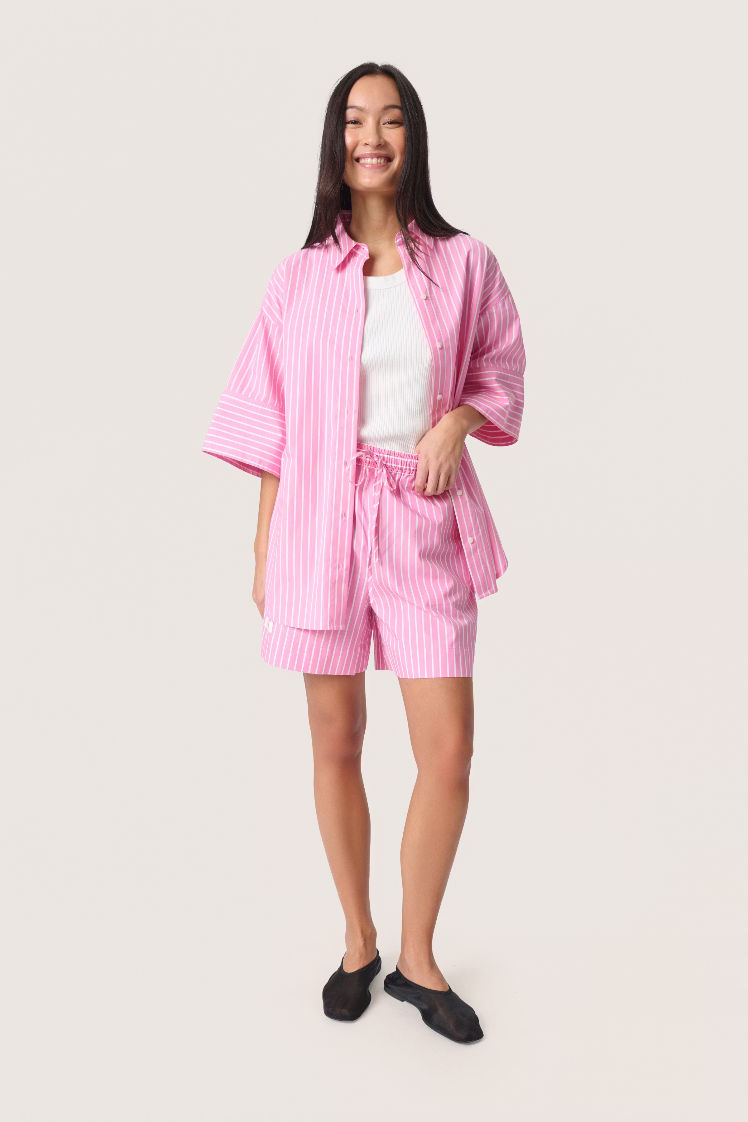 SLKaily Shorts LOOKBOOK FRONT 30408237-303715