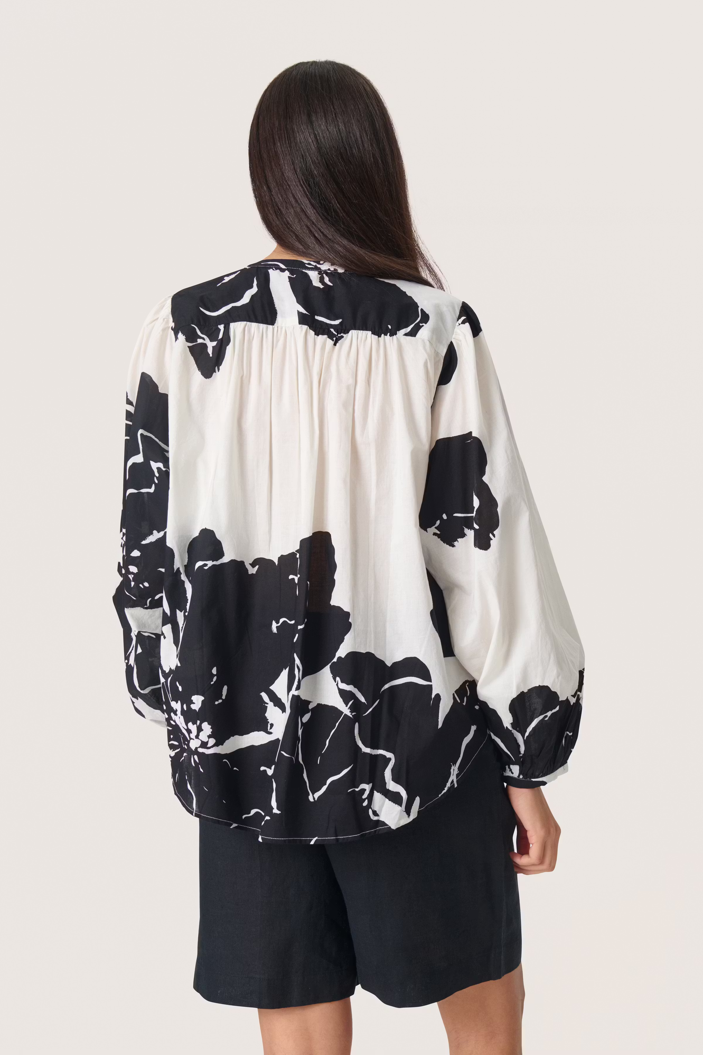 SLJoanne Blouse LOOKBOOK BACK 30408321-303723