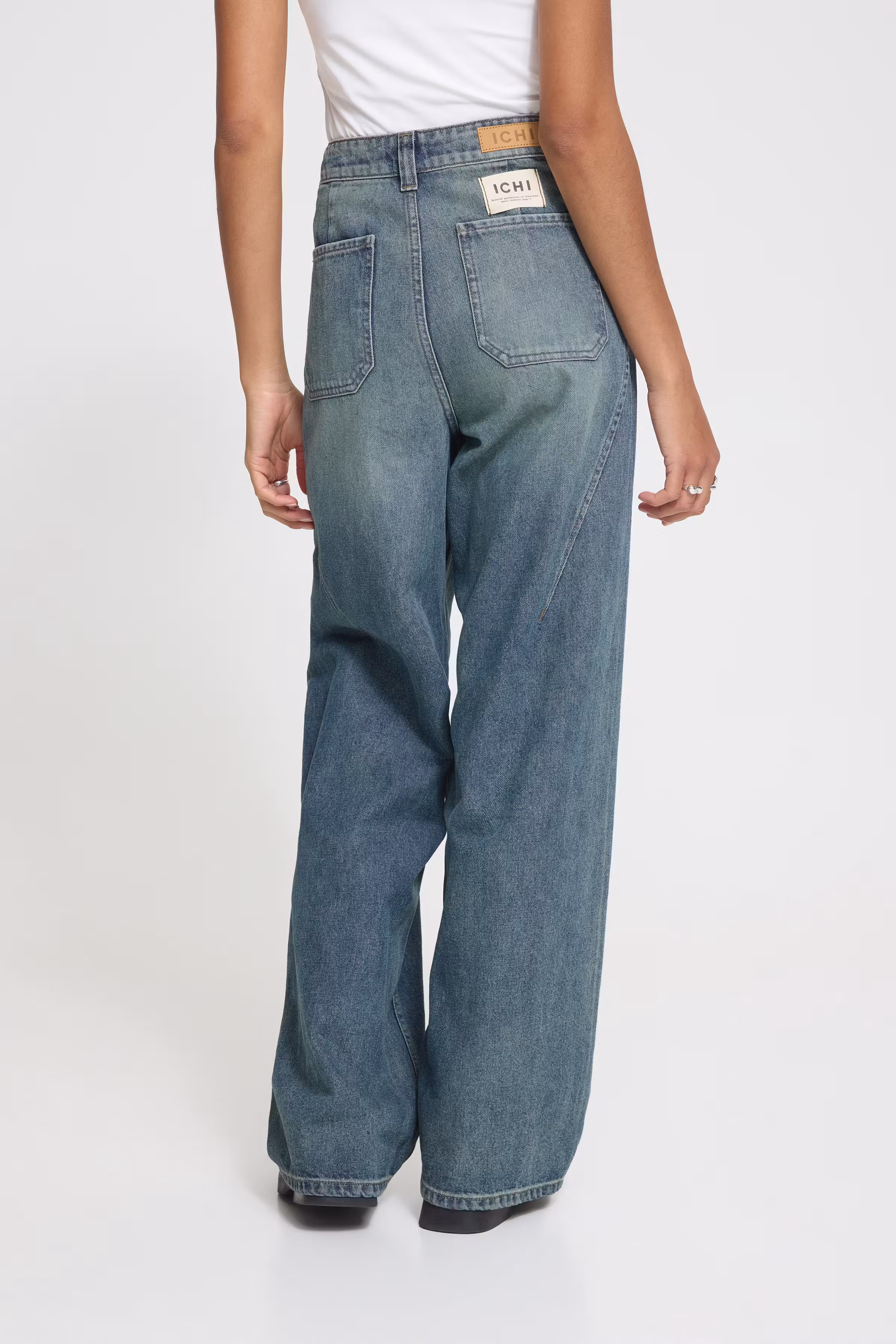 IHNAOLIA Jeans LOOKBOOK BACK 20126087-900006597