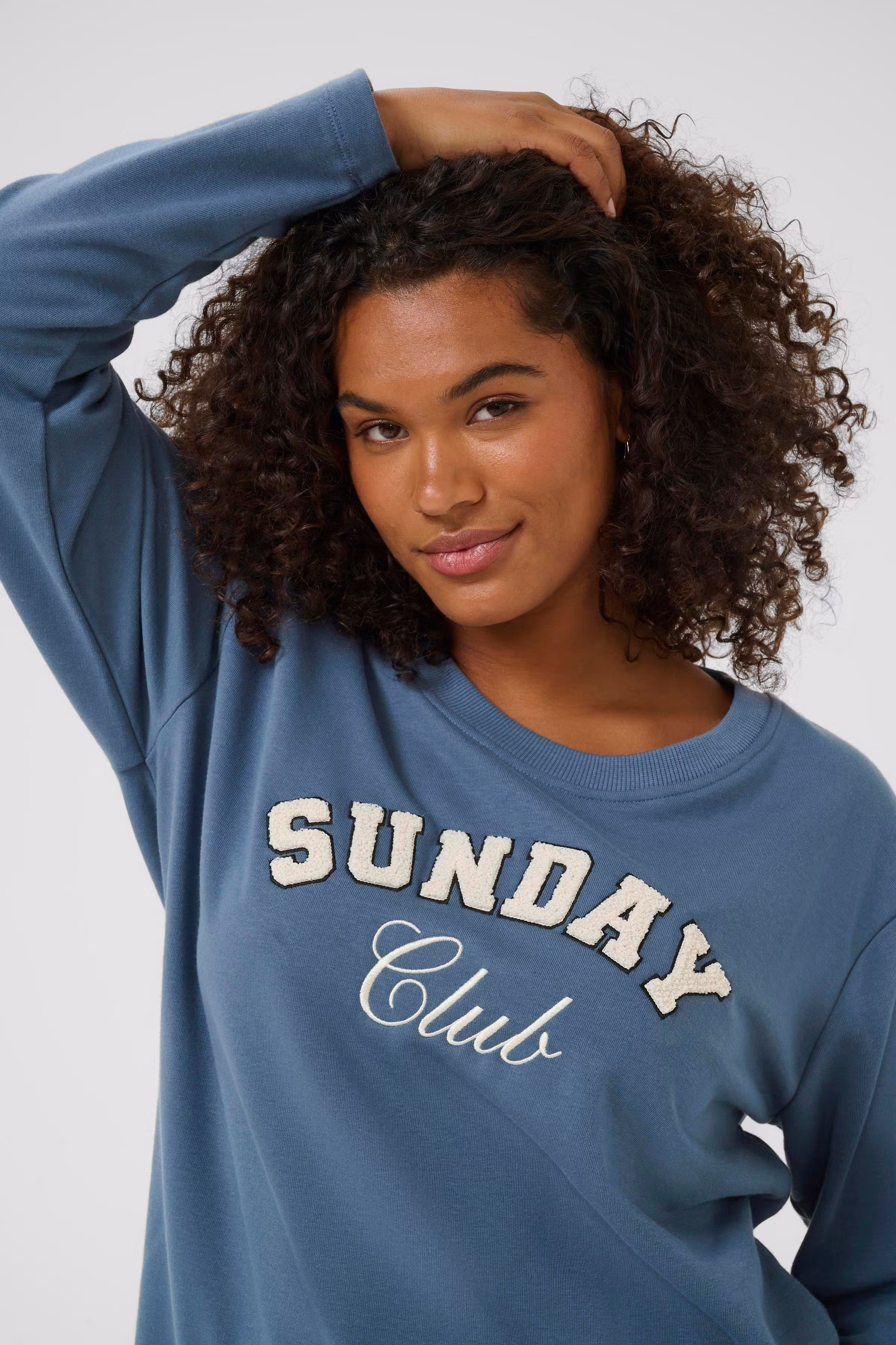 KCeliza Sweatshirt LOOKBOOK DETAIL 10583639-108315