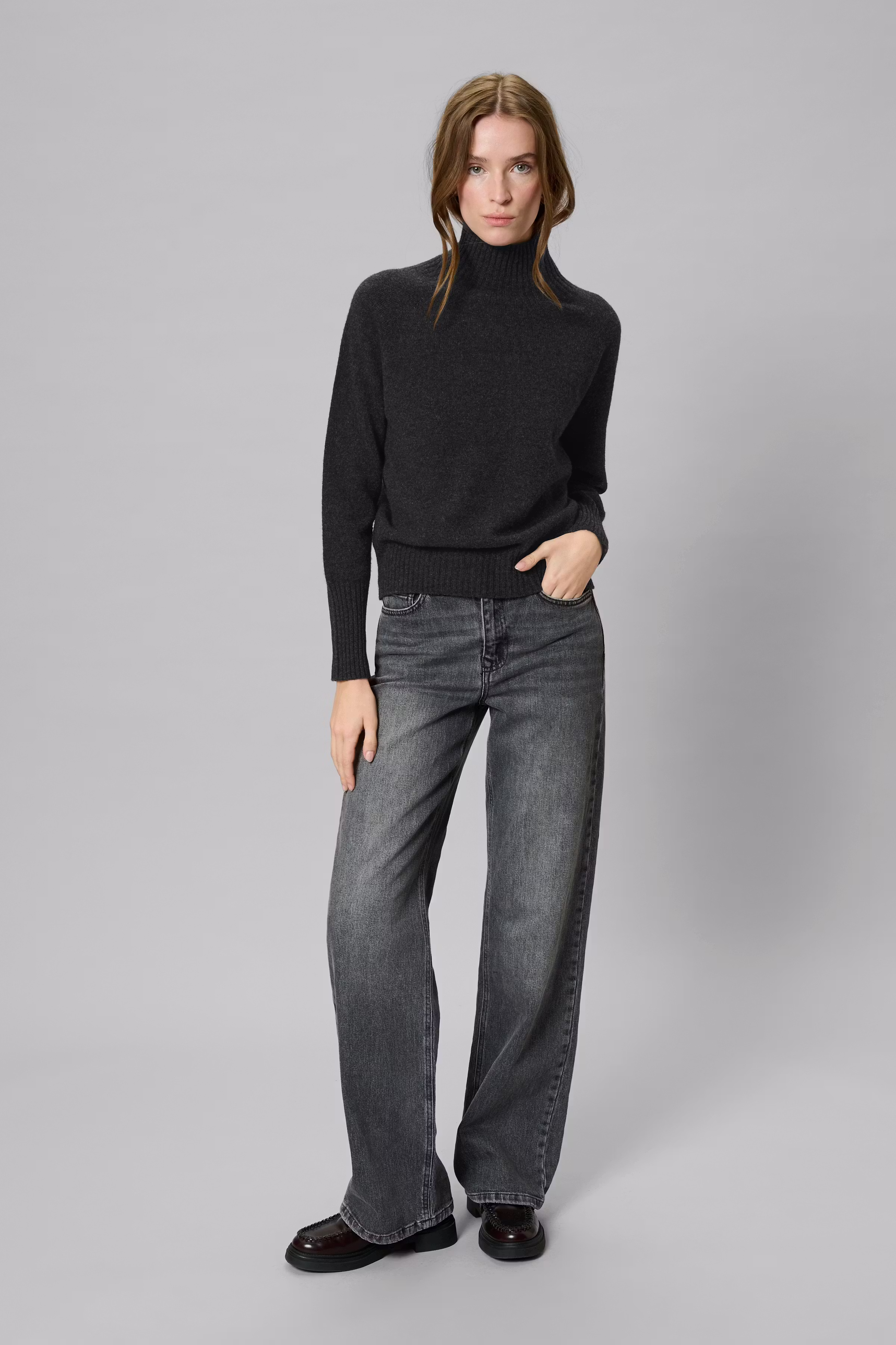 MWTracy High Neck pullover in 100% wool LOOKBOOK FRONT 10705356-100379