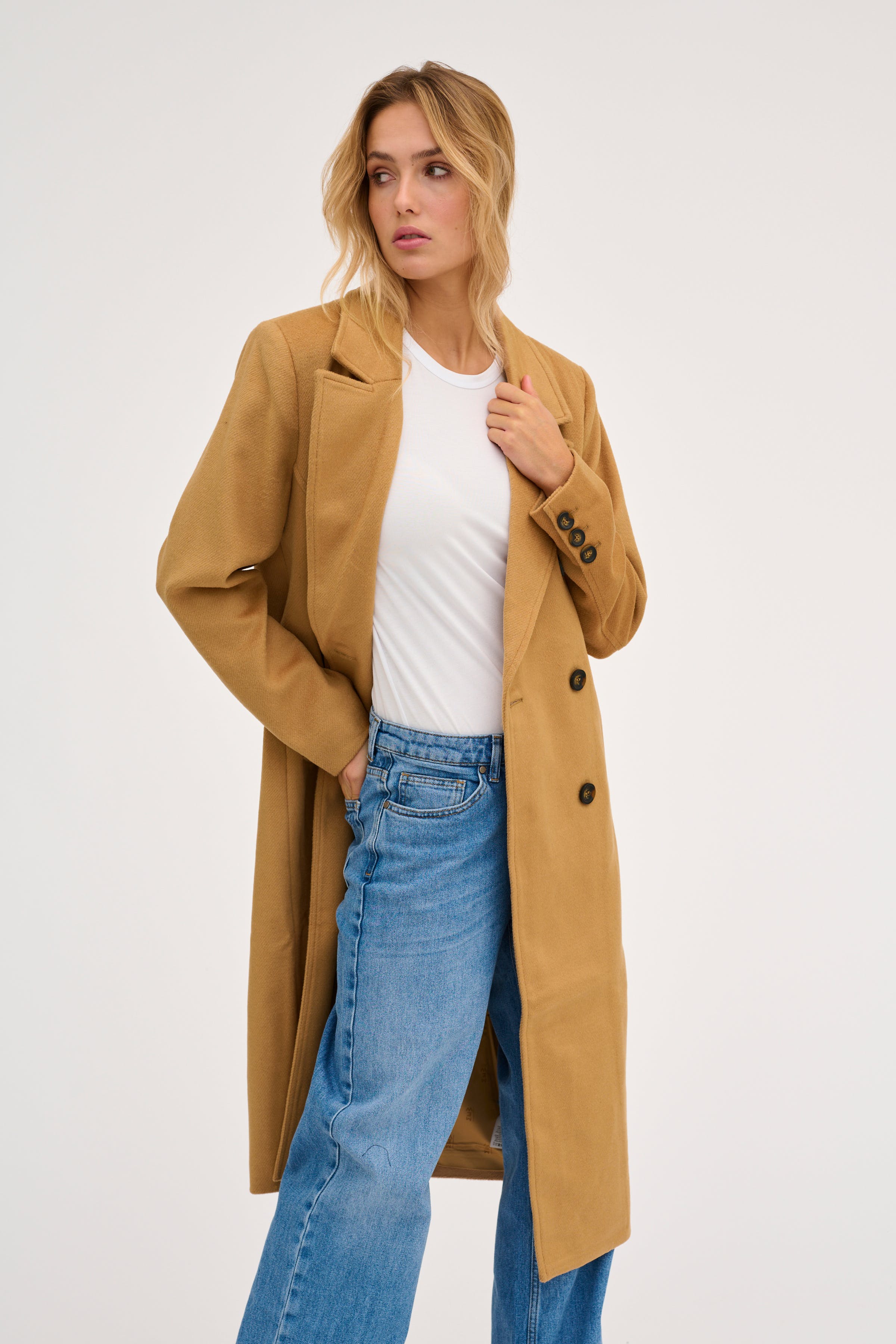 25 THE COAT LOOKBOOK FRONT 10703404-151040