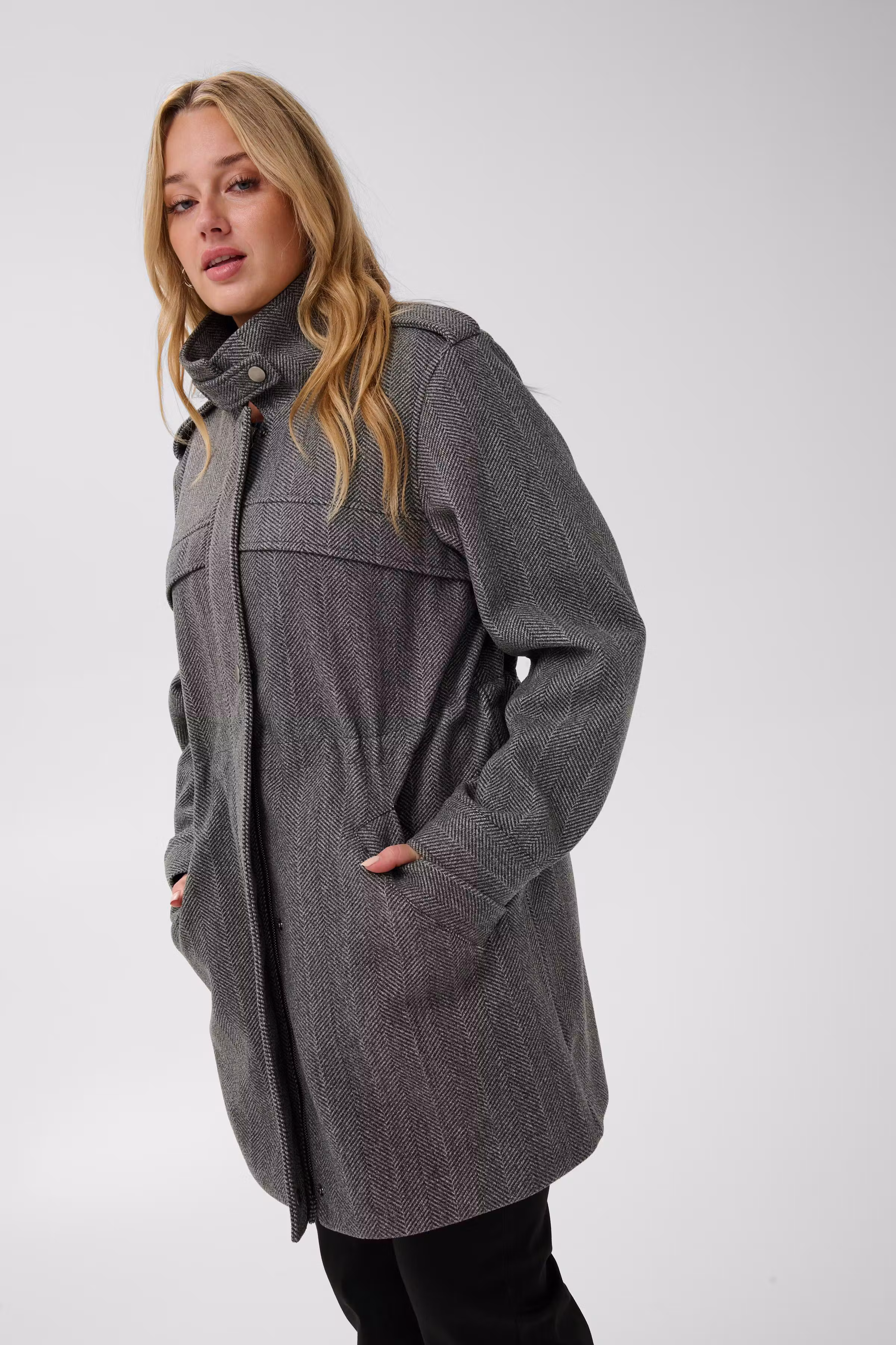 KClauren Frakke LOOKBOOK DETAIL 10584545-1000058